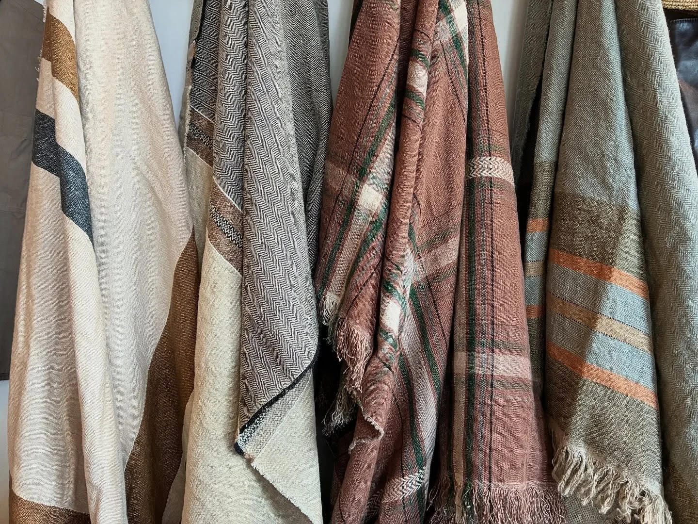 Superb new season Libeco linens - in store now in Hawksburn &amp; Mt Martha 🤎🤍💙

#natural #sustainable #masterweavers #belgianlinen #libecohome #interiordesign #homedecor #manonbisboutique