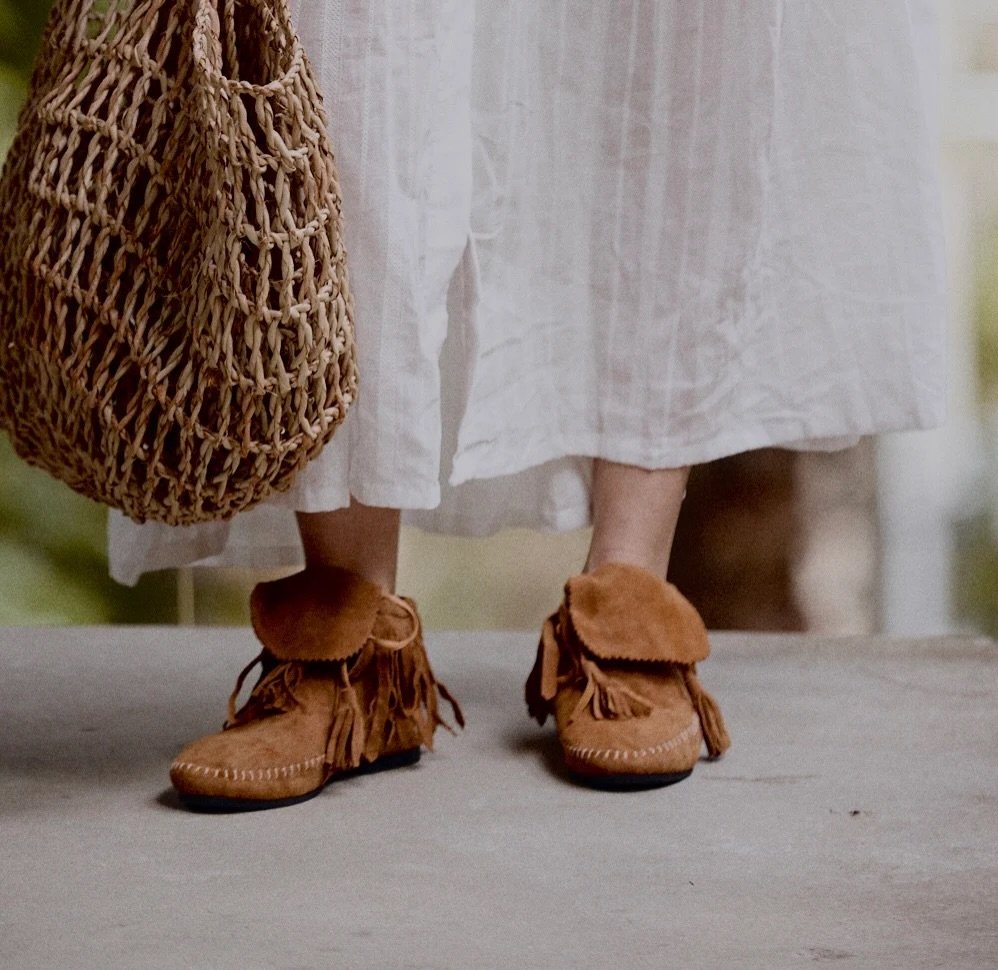 LOVE!!🤎

Handmade suede fringe moccasins in gorgeous camel. So comfortable, stylish and fun 🤎

Online now 
&bull;
&bull;
www.manonbis.com.au

#softsuede #naturalstyle #suedemoccasins #everydaystyle #manonbisboutique
