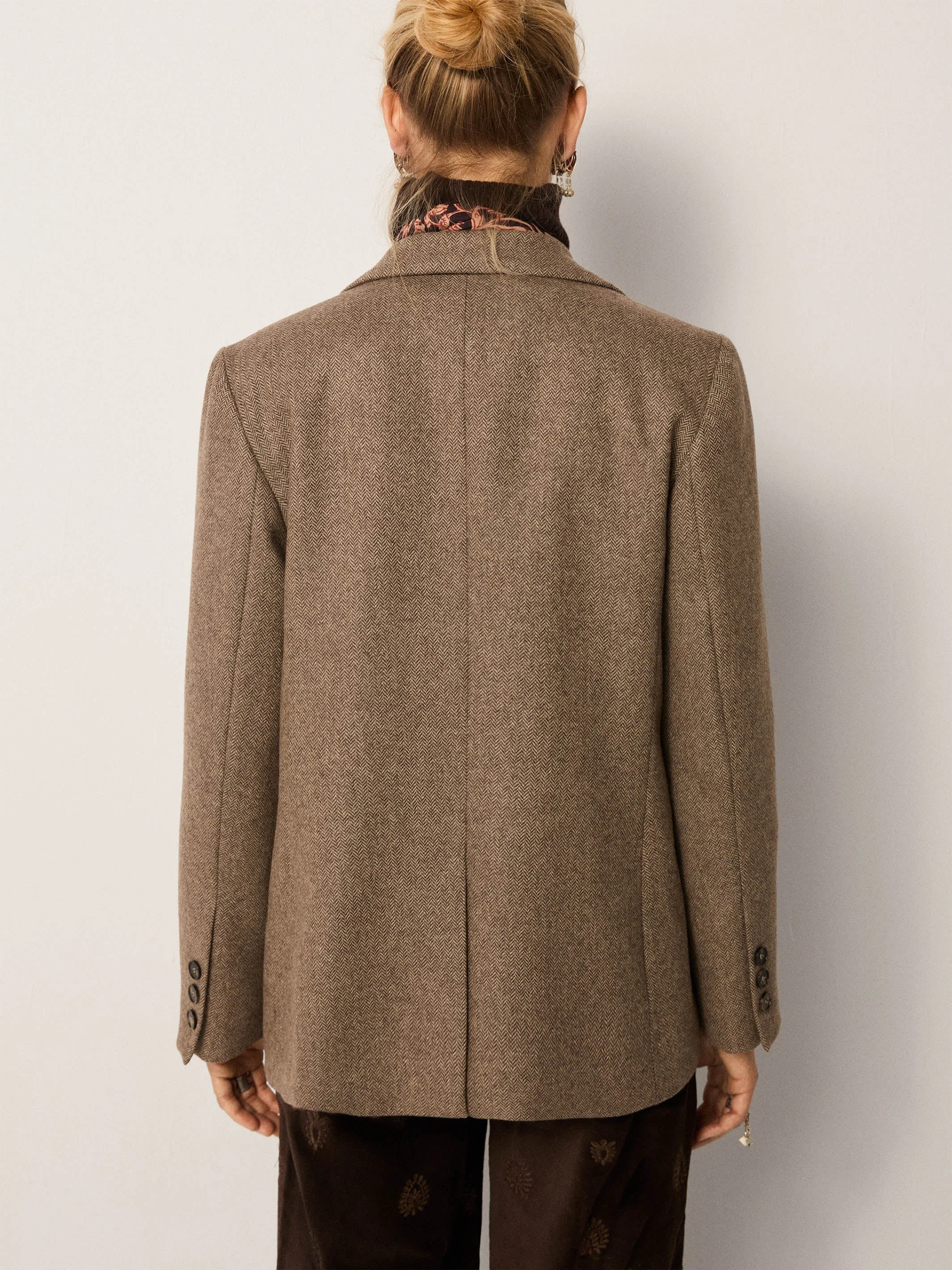 Maison-Hotel-Jackie-Blazer-Walnut-6-manon-bis.jpg