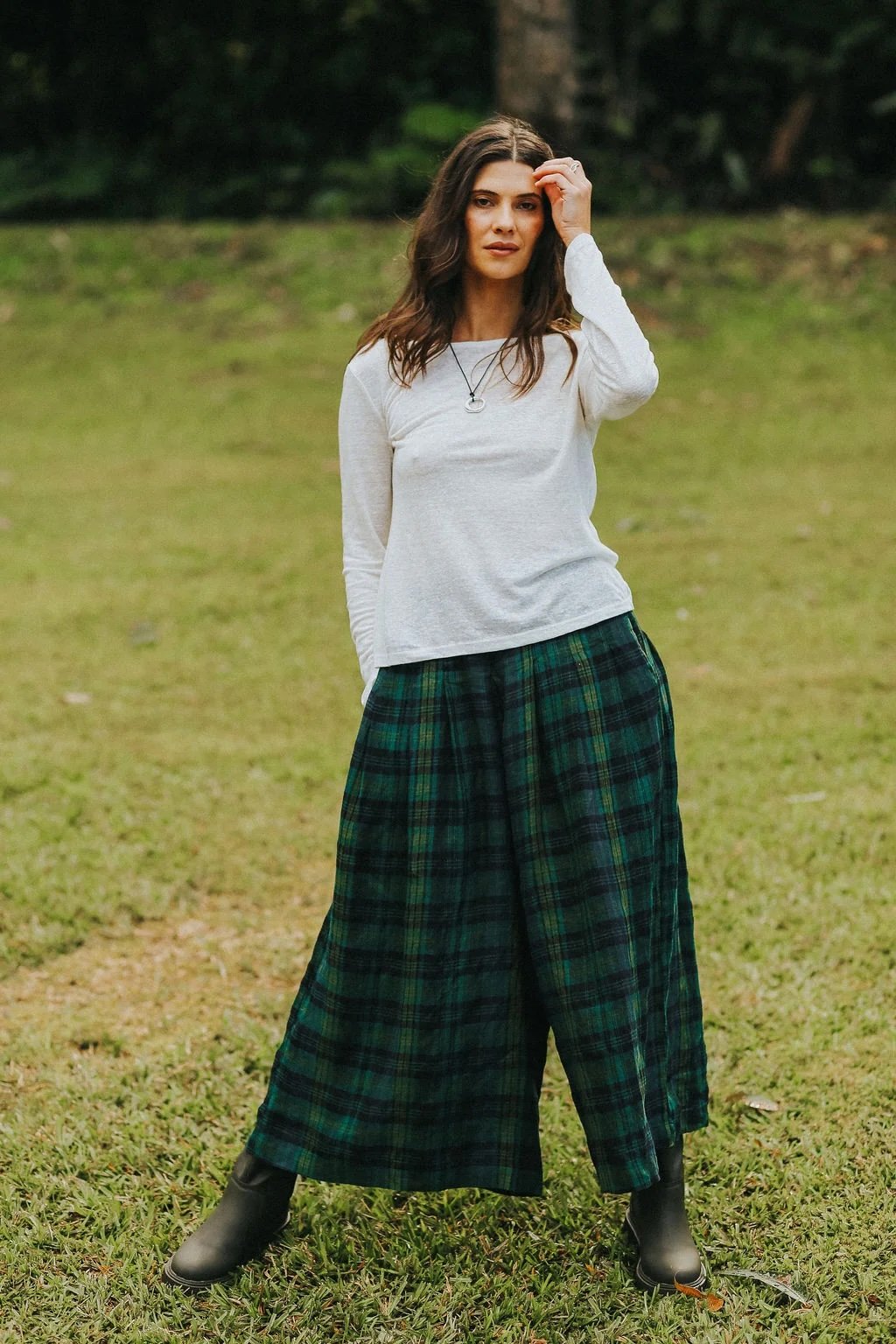 montaigne-ralph-green-and-black-plaid-linen-culottes-1-manon-bis.jpg