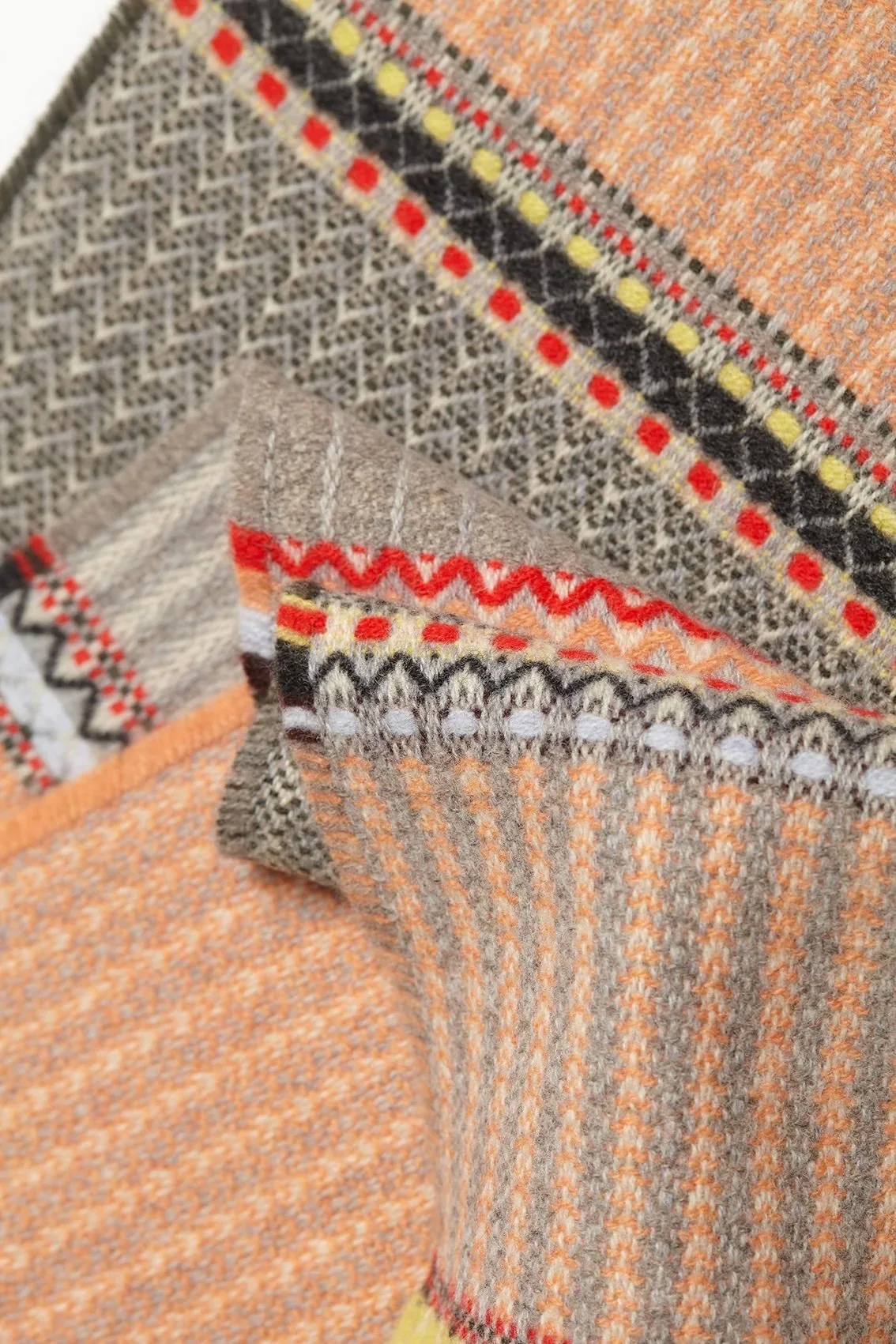 Wallace-Sewell-Cassia-Scarf-Peach-3-manon-bis.jpg