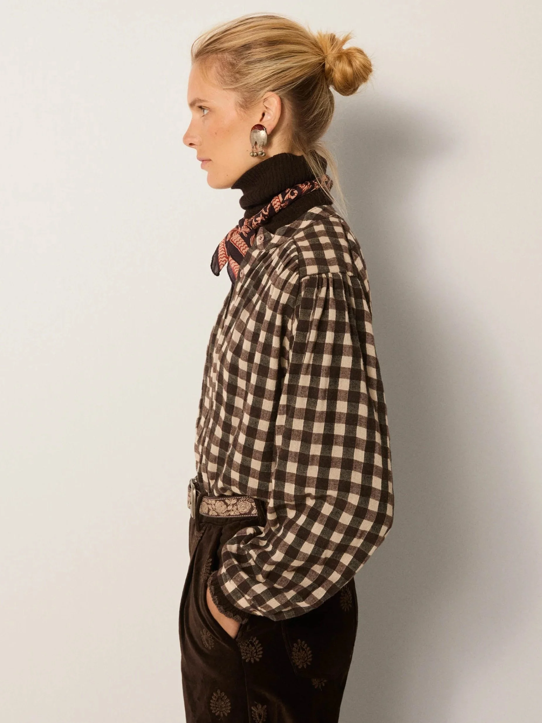 Maison-Hotel-Rebecca-Blouse-Chocolate-2-manon-bis.jpg