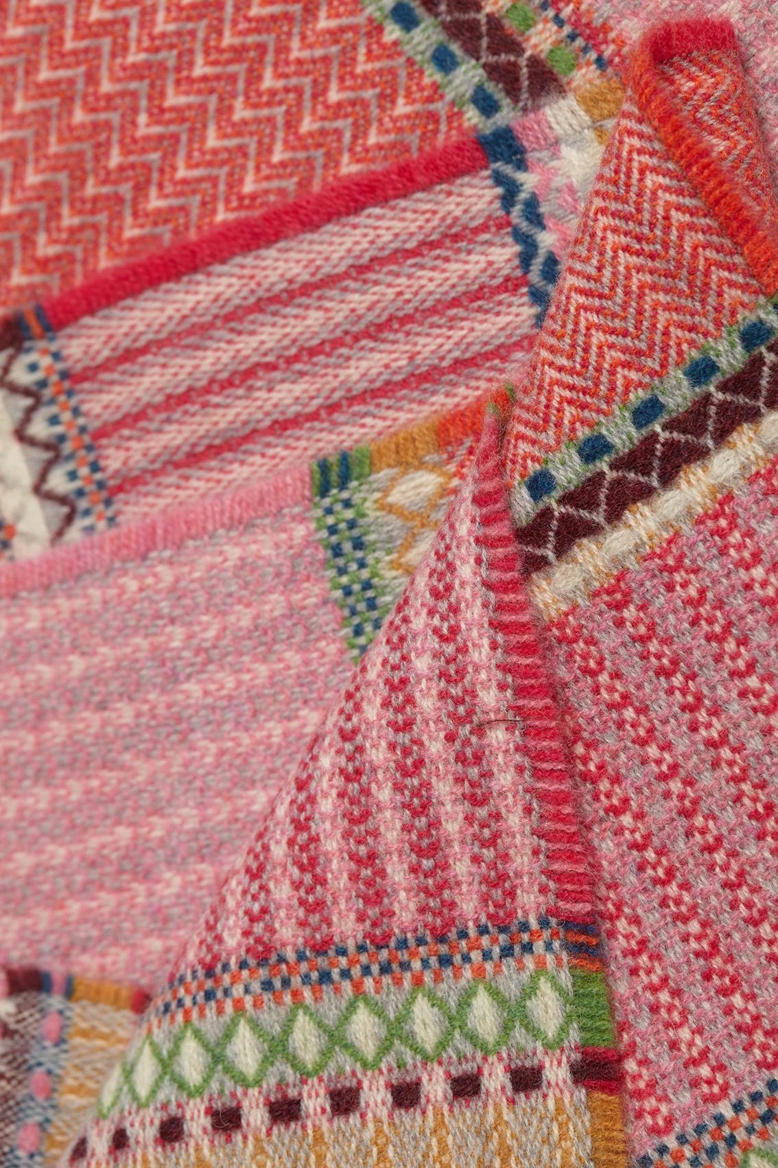 Wallace-Sewell-Cassia-Scarf-Candy-3-manon-bis-jpg.jpg