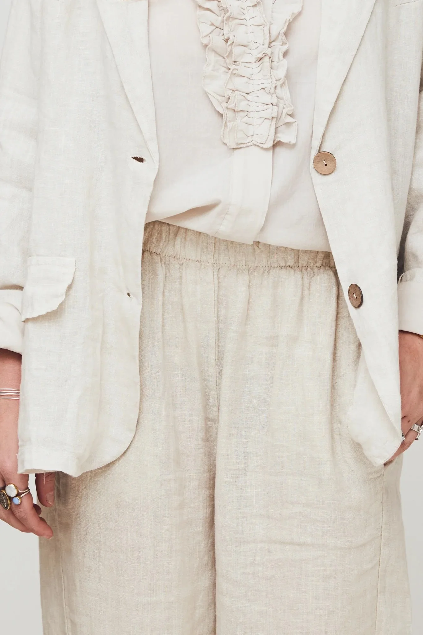 Mamapapa-grenoble-linen-blazer-beige-4-manon-bis.jpg