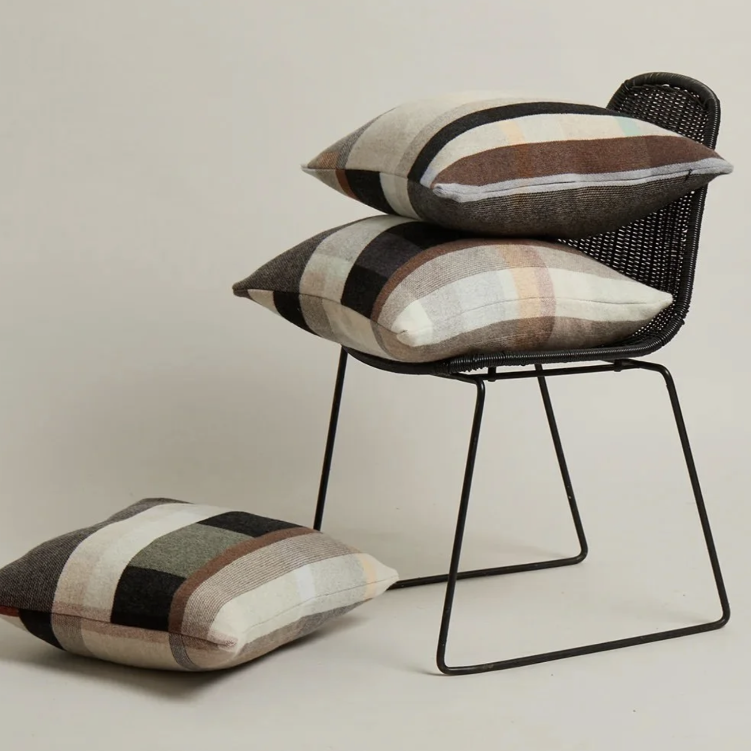MANON BIS WALLACE SEWELL CHIPPERFIELD CUSHION.png