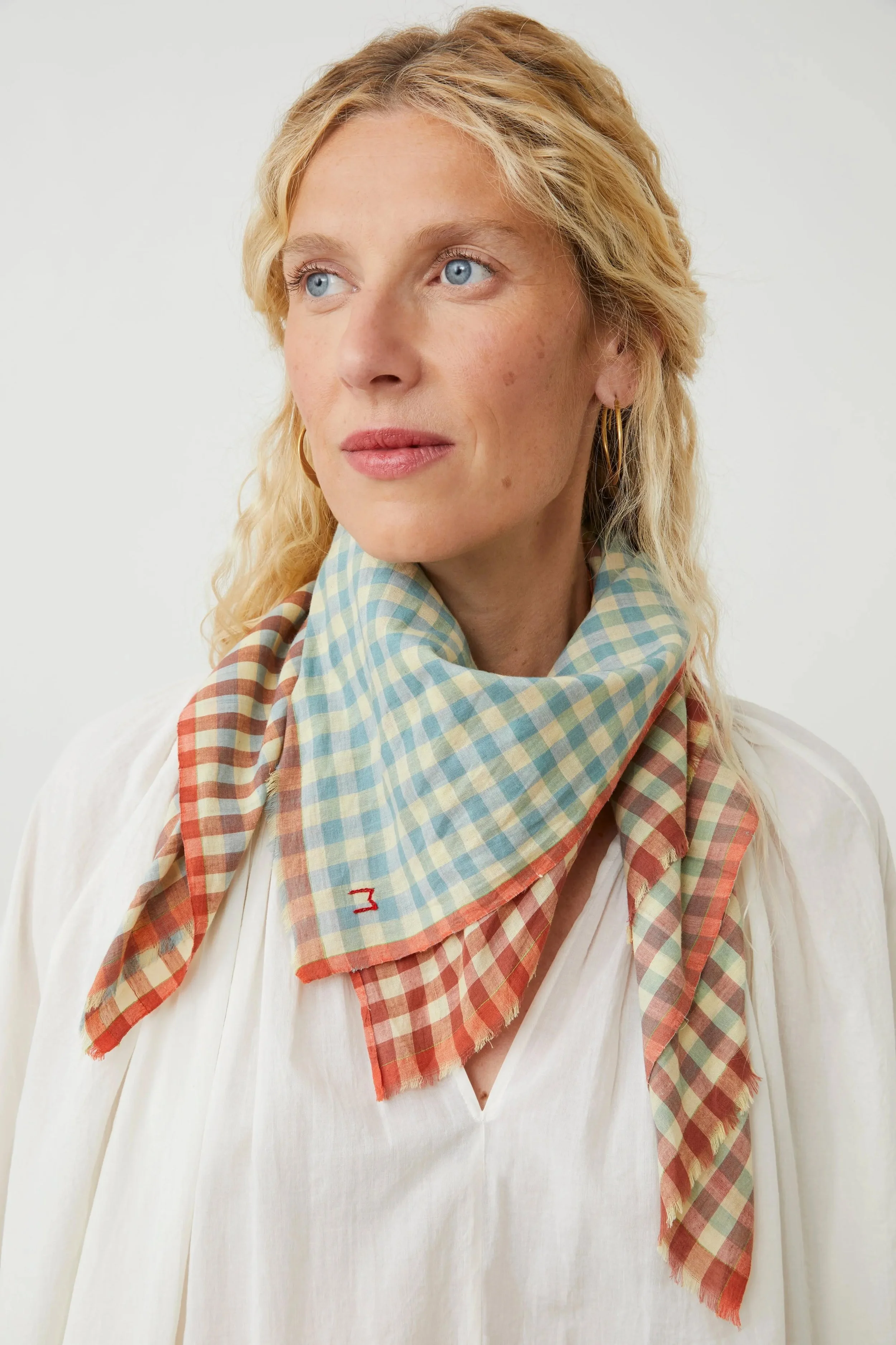 Moismont-poem-scarf-821-mineral-577-manon-bis.jpg