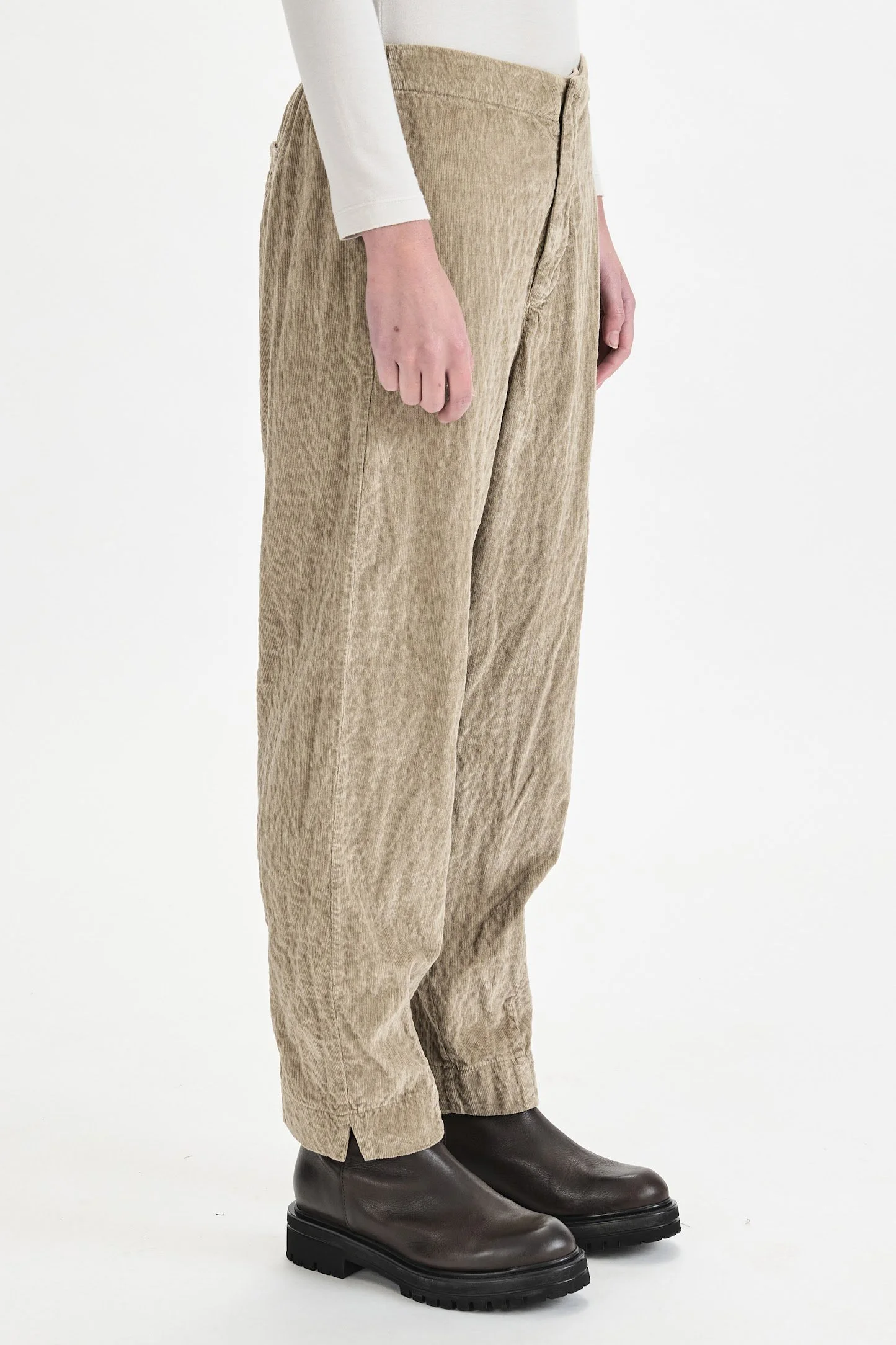 Transit-Cord-slim-pant-camel-CFDTRBP251-22_01_manon-bis-2.jpg