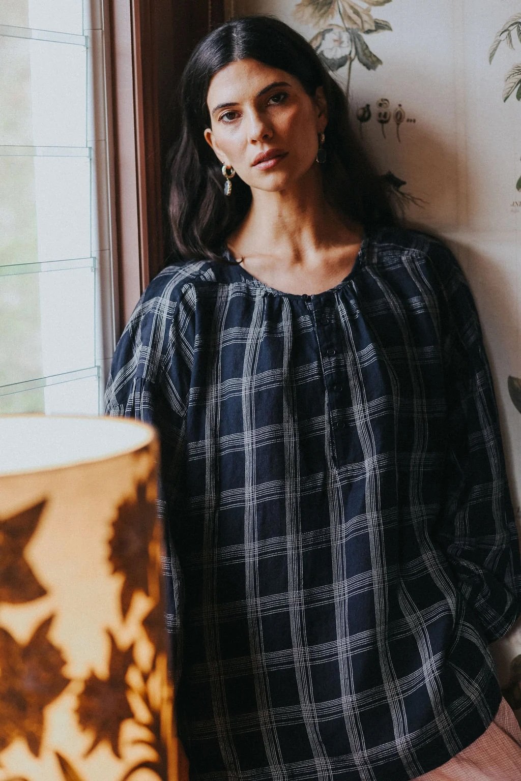 montaigne-dante-navy-check-linen-top-2-manon-bis.jpg