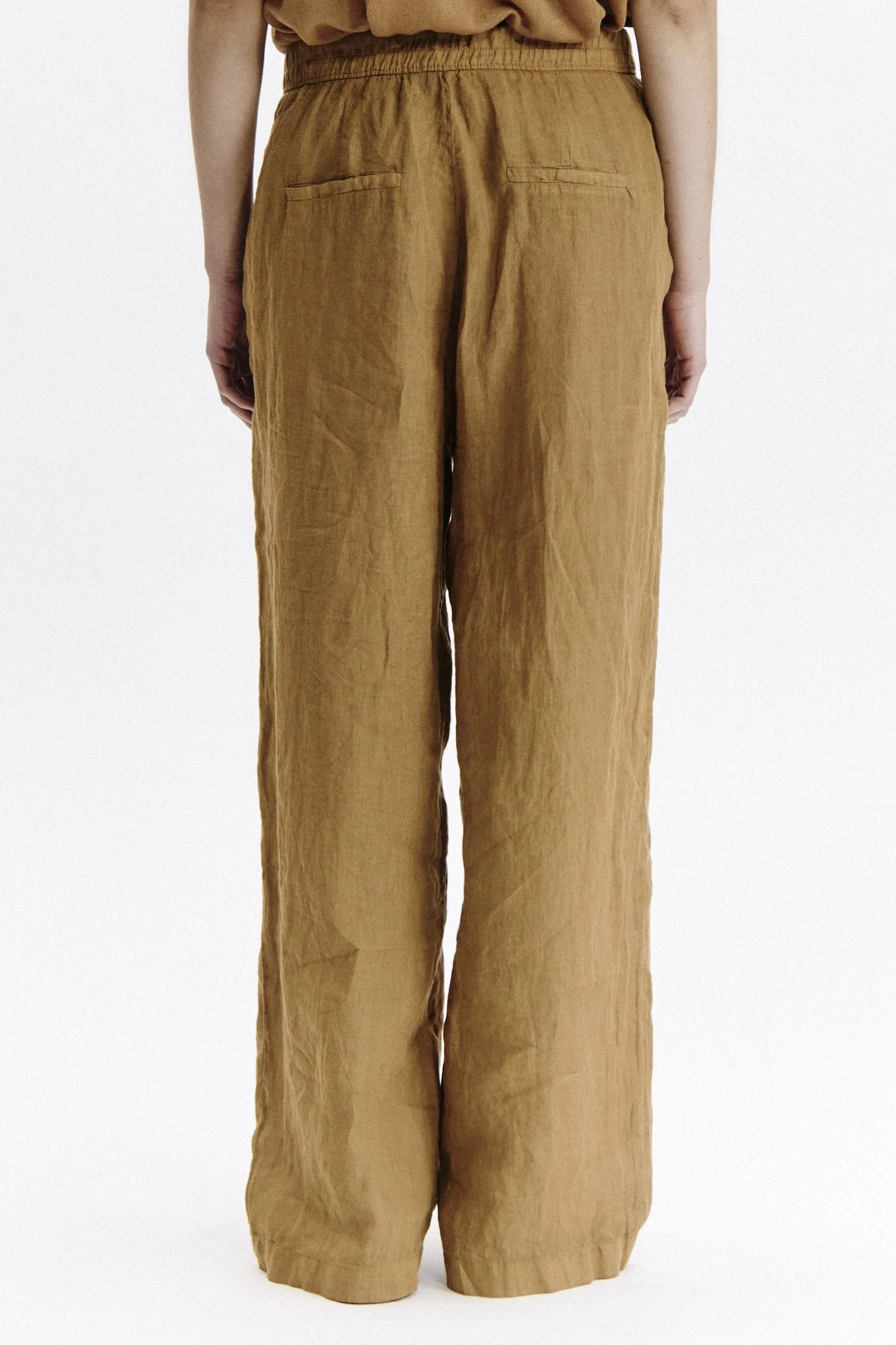 Transit-linen-pant-rust-CFDTRAB113-03_01_manon-bis-T1.jpg