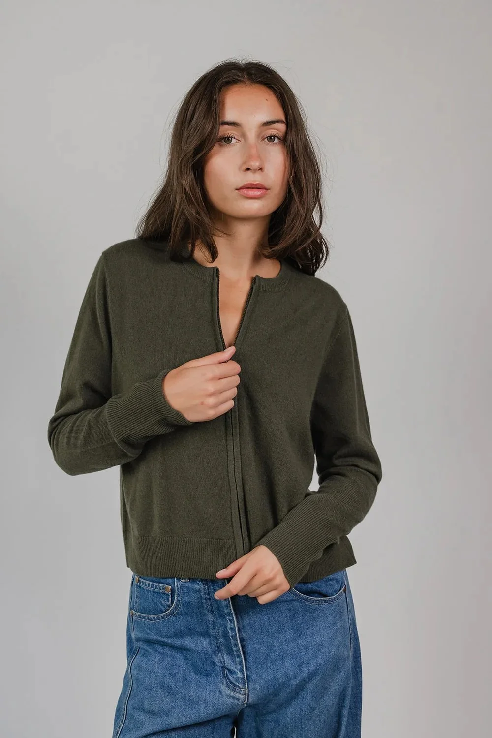 vic-bert-otis-cashmere-cardigan-khaki-2-manon-bis.jpg
