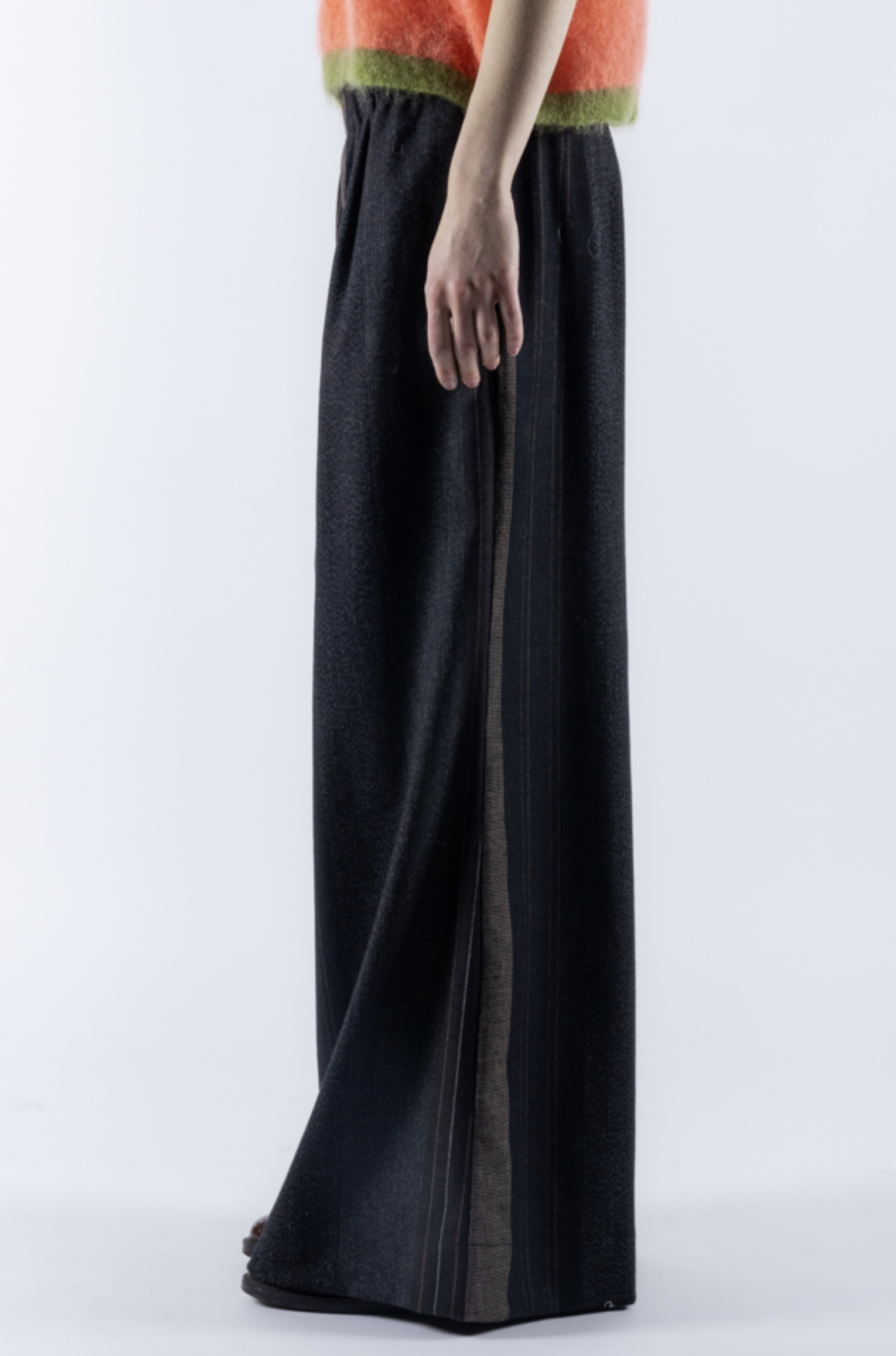 Phisique-du-role-25W063-roma-pants-virgin-wool-viscose2-manon-bis.jpg.png