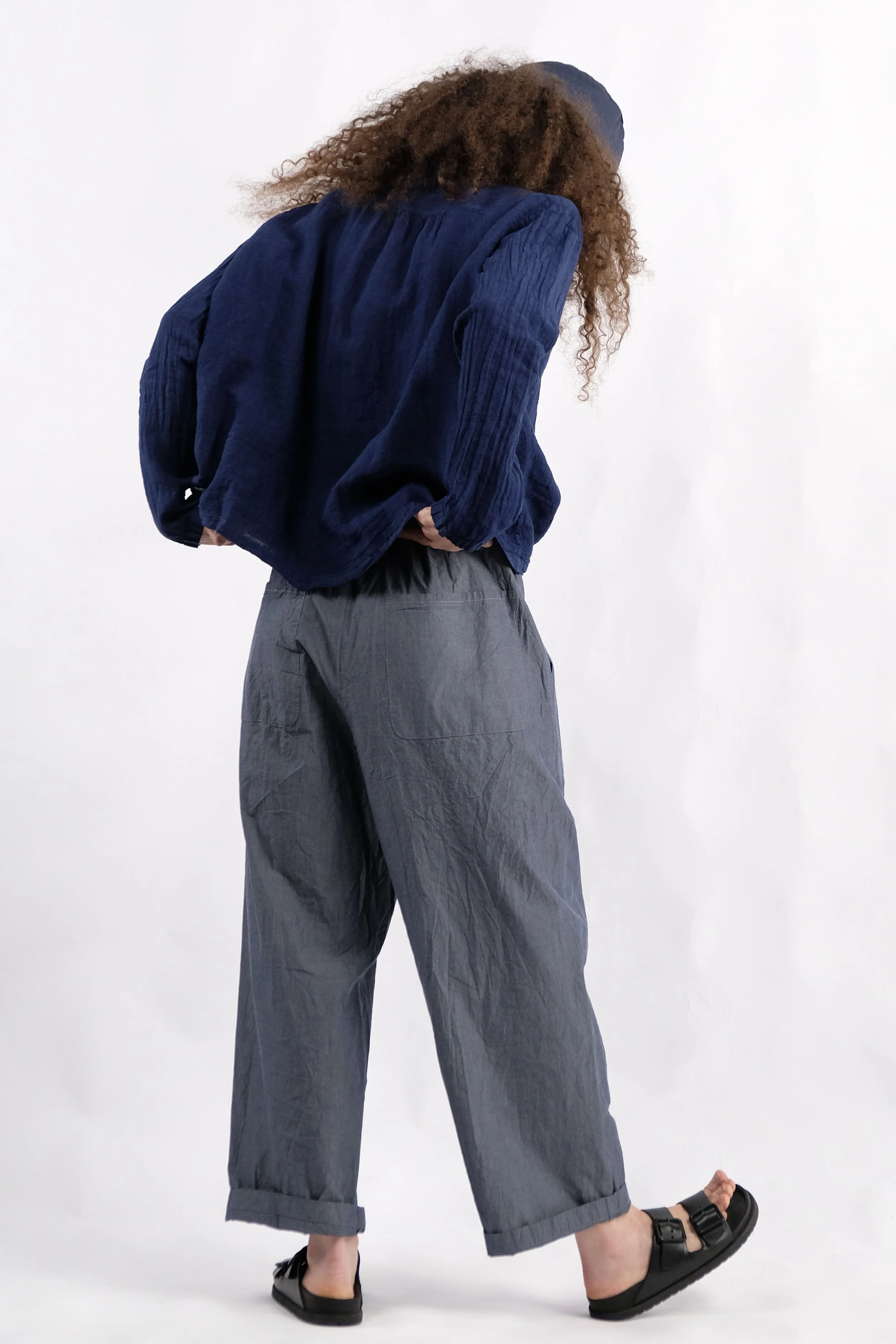 Manuelle-Guibal-worker-loomi-pant-7042_denim_4_manon-bis.jpg