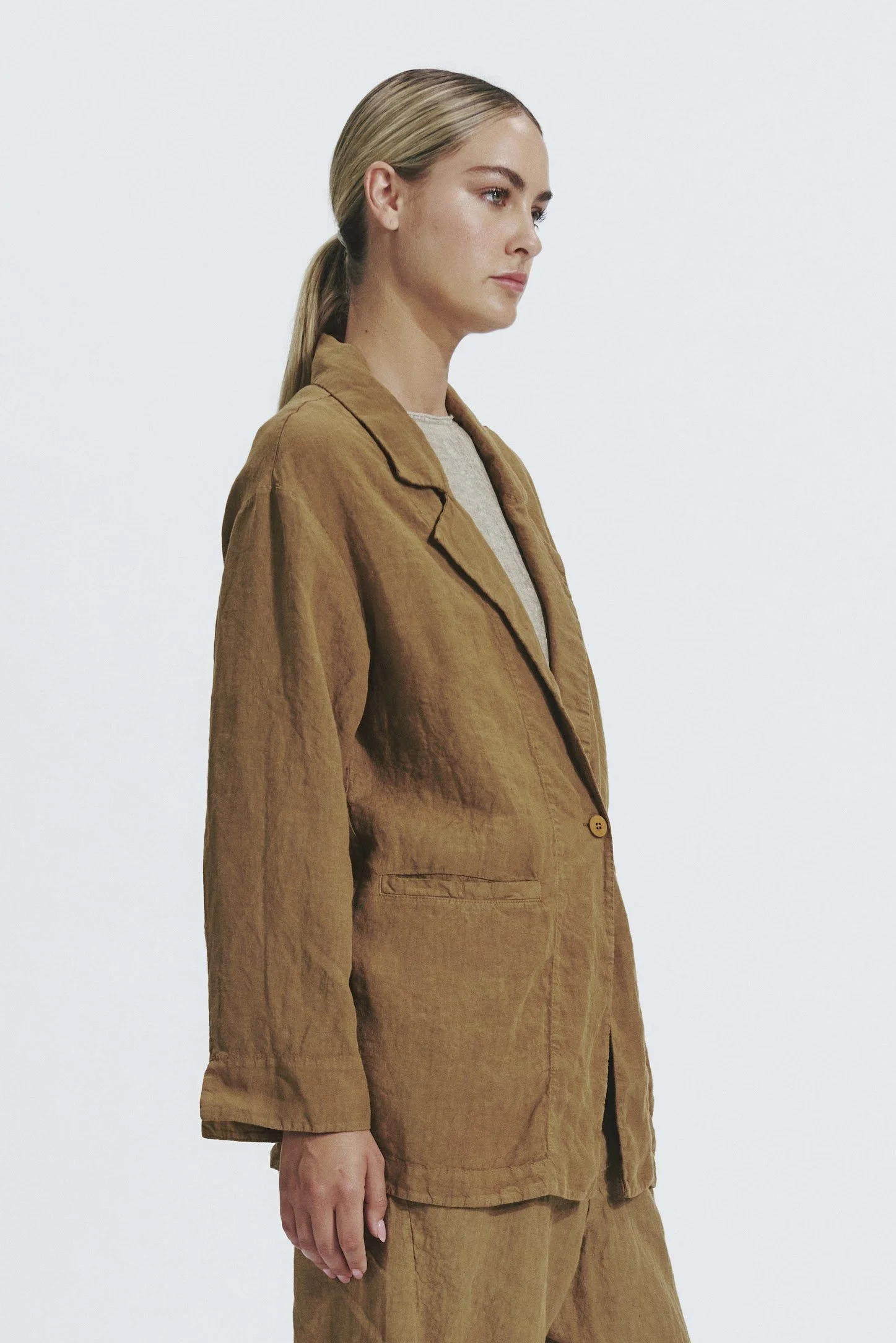 Transit-Linen-Longline-Jacket-Mustard-manon-bis-2-CFDTRZD130-03_01_B.jpg