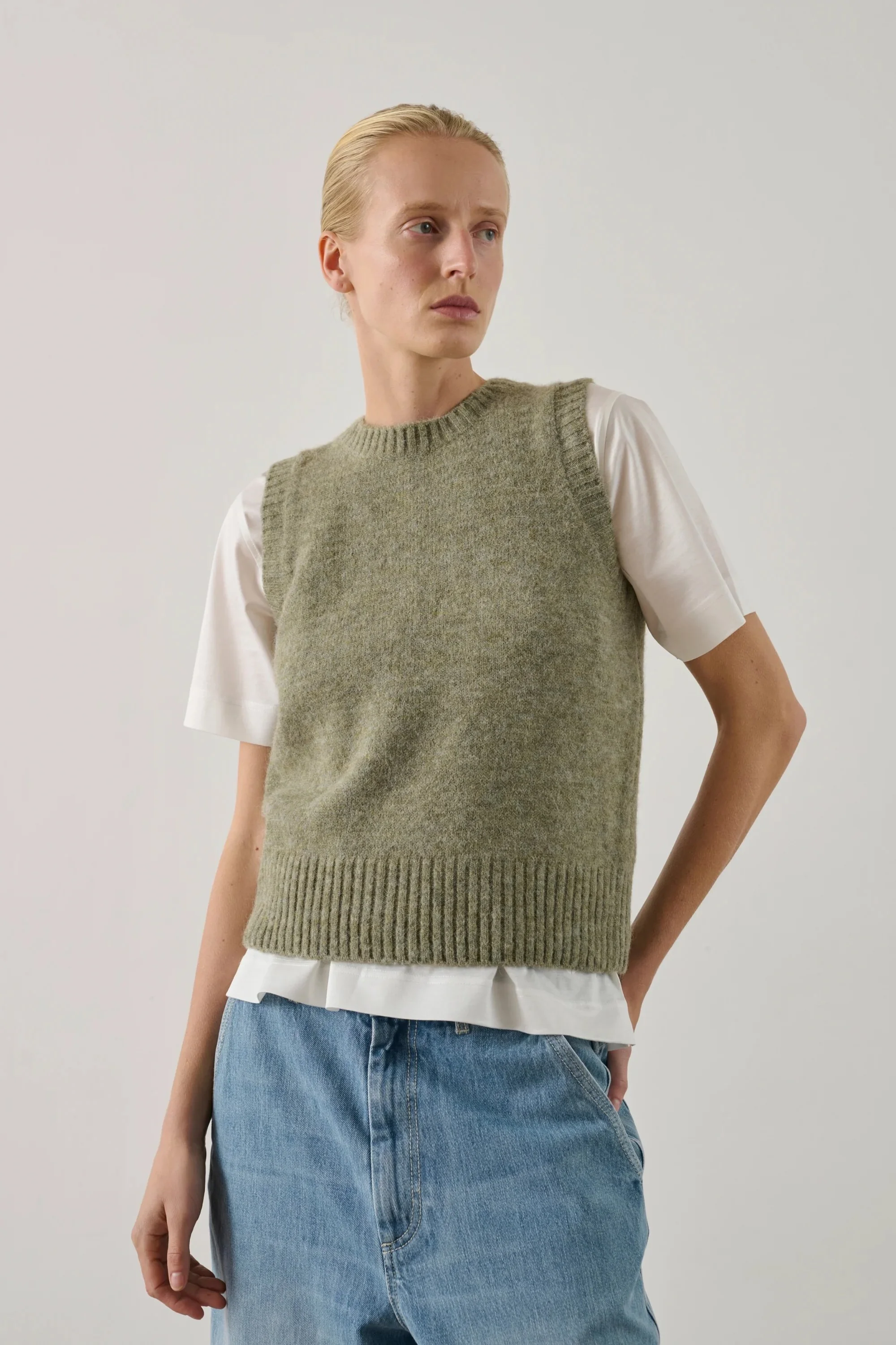 Soeur-namaste-vest-pastel-green-1-manon-bis.jpg