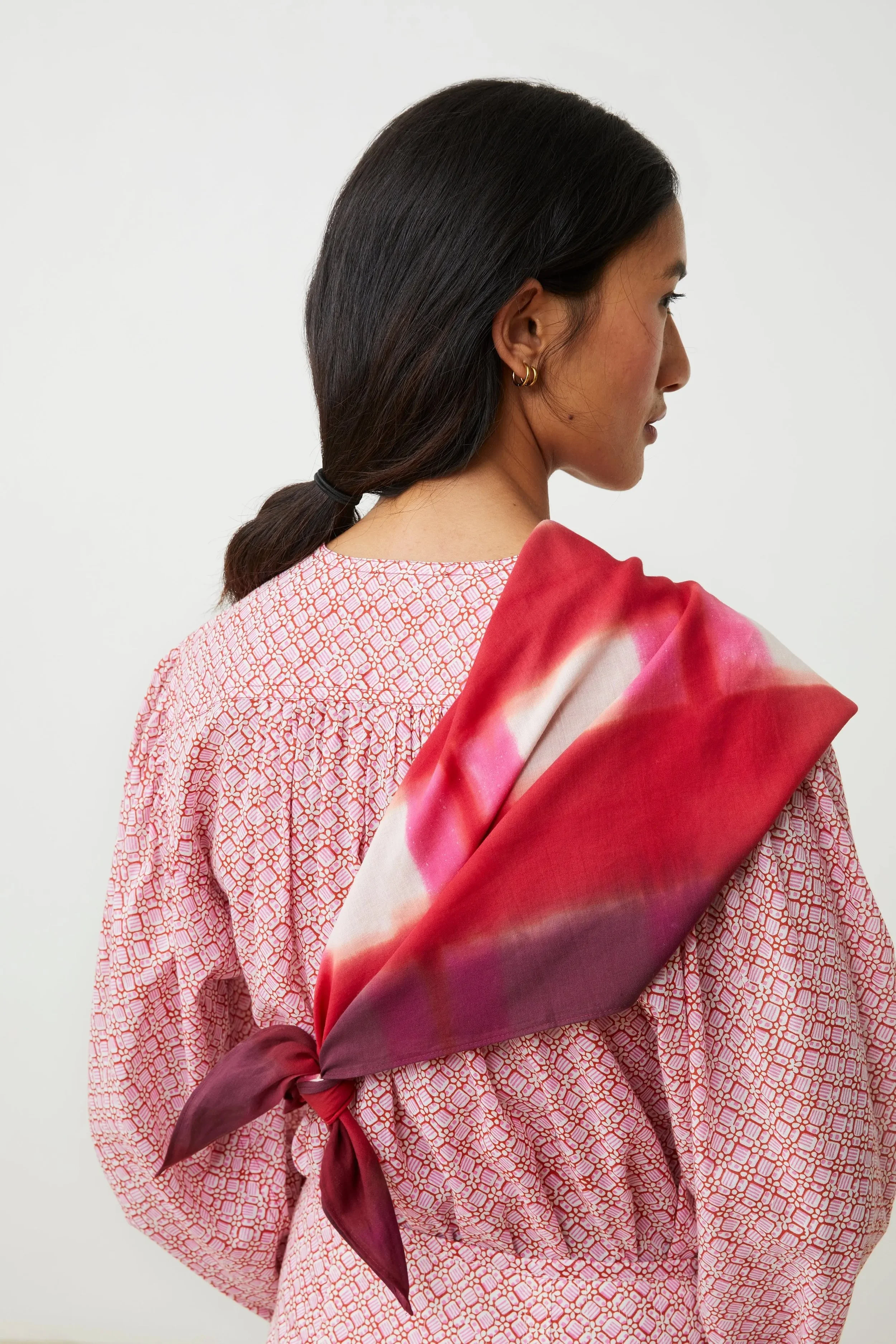 moismont-yoko-scarf-822-pop-pink-3-manon-bis.jpg