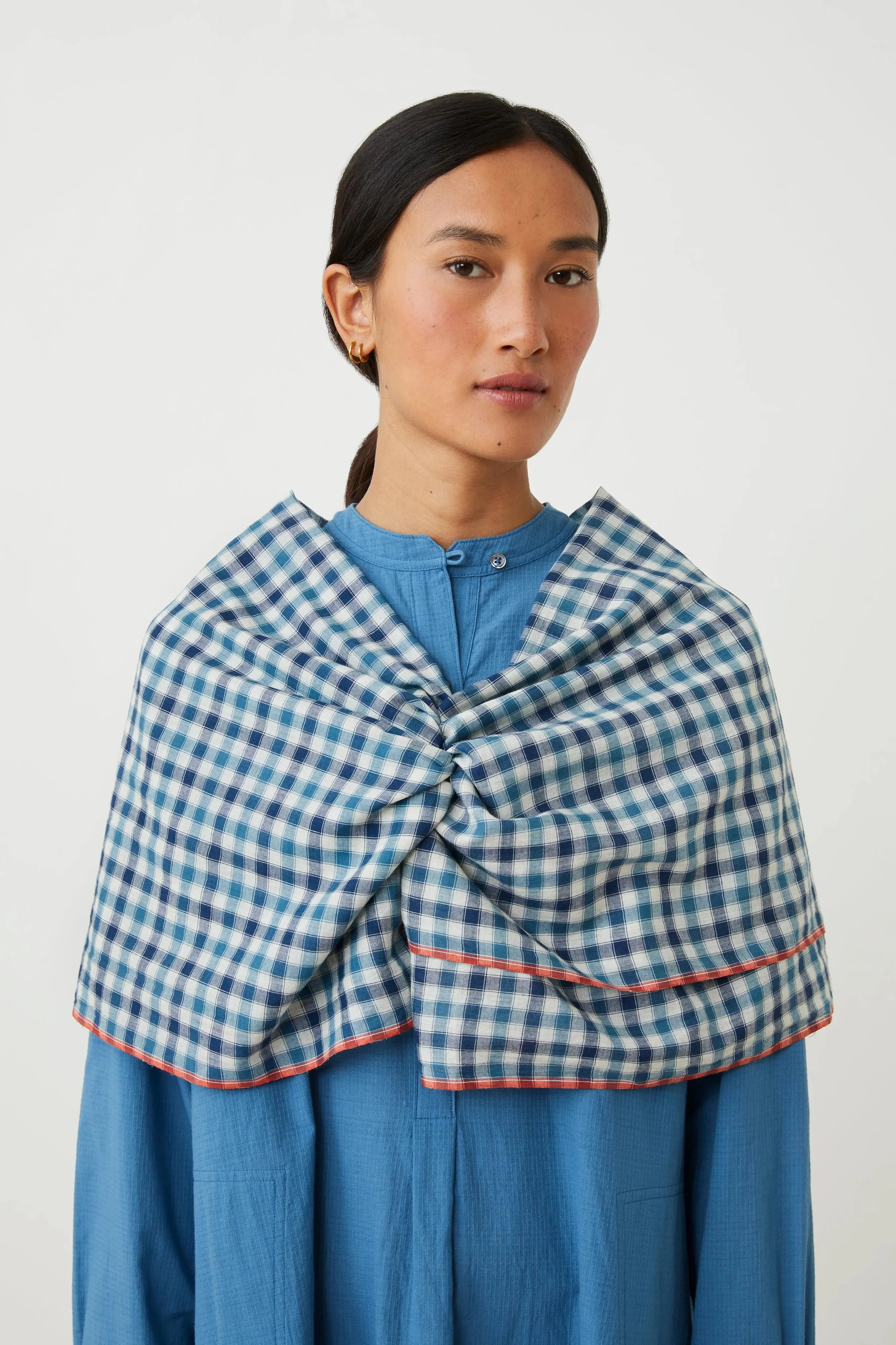 Moismont-rossignol-scarf-769-Indigo-manon-bis.jpg