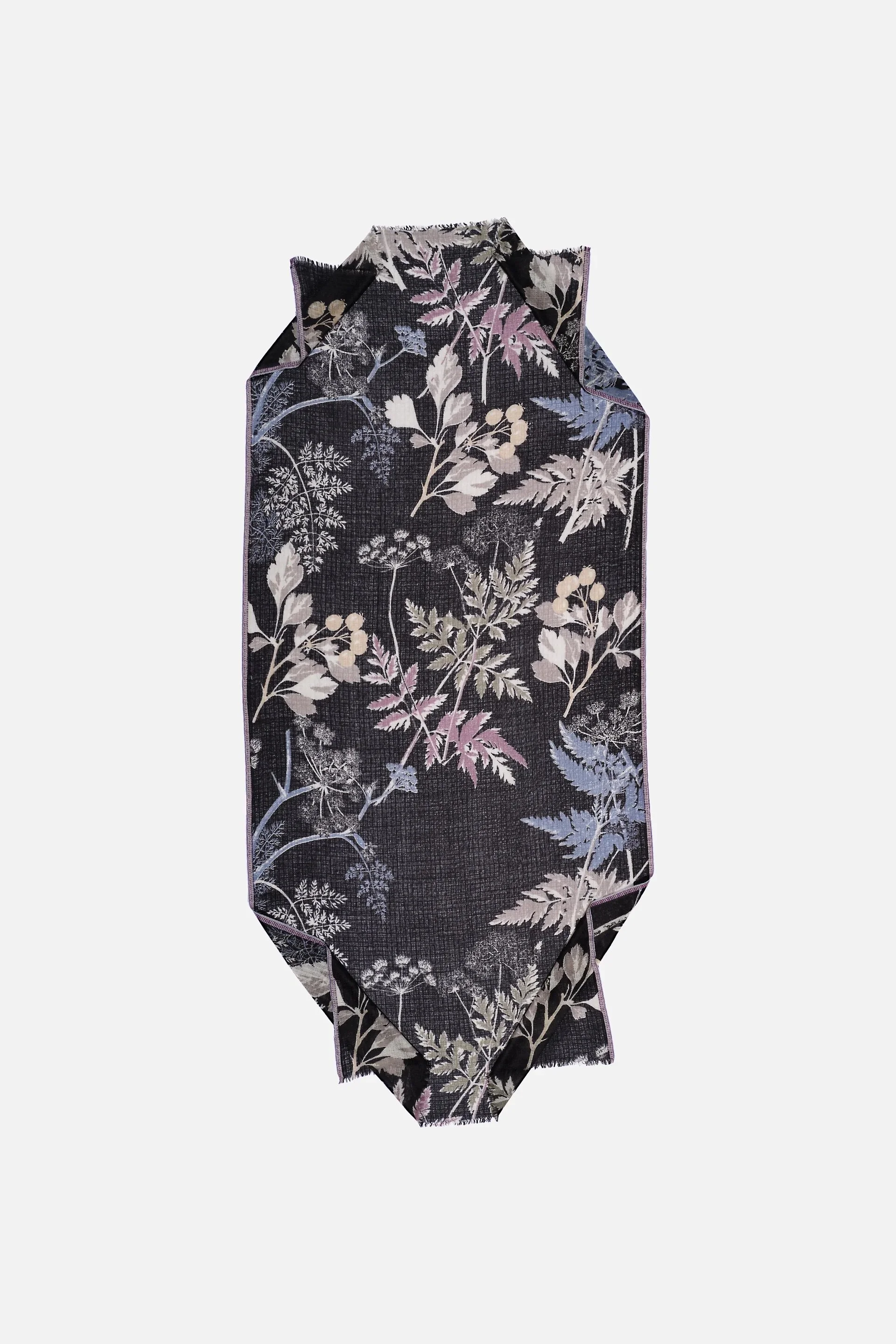 epice-floral-weave-scarf-black-GW2590_G_2-manon-bis.jpg .jpg