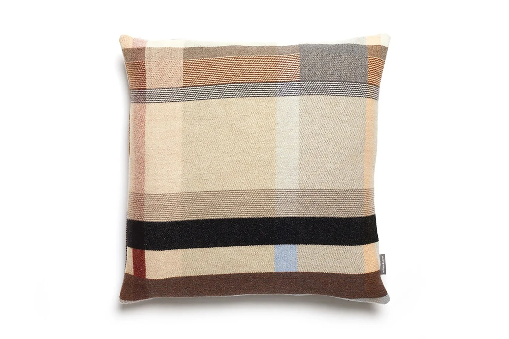 Wallace-Sewell-Cushion_Block_Chipperfield_6-manon-bis.jpg