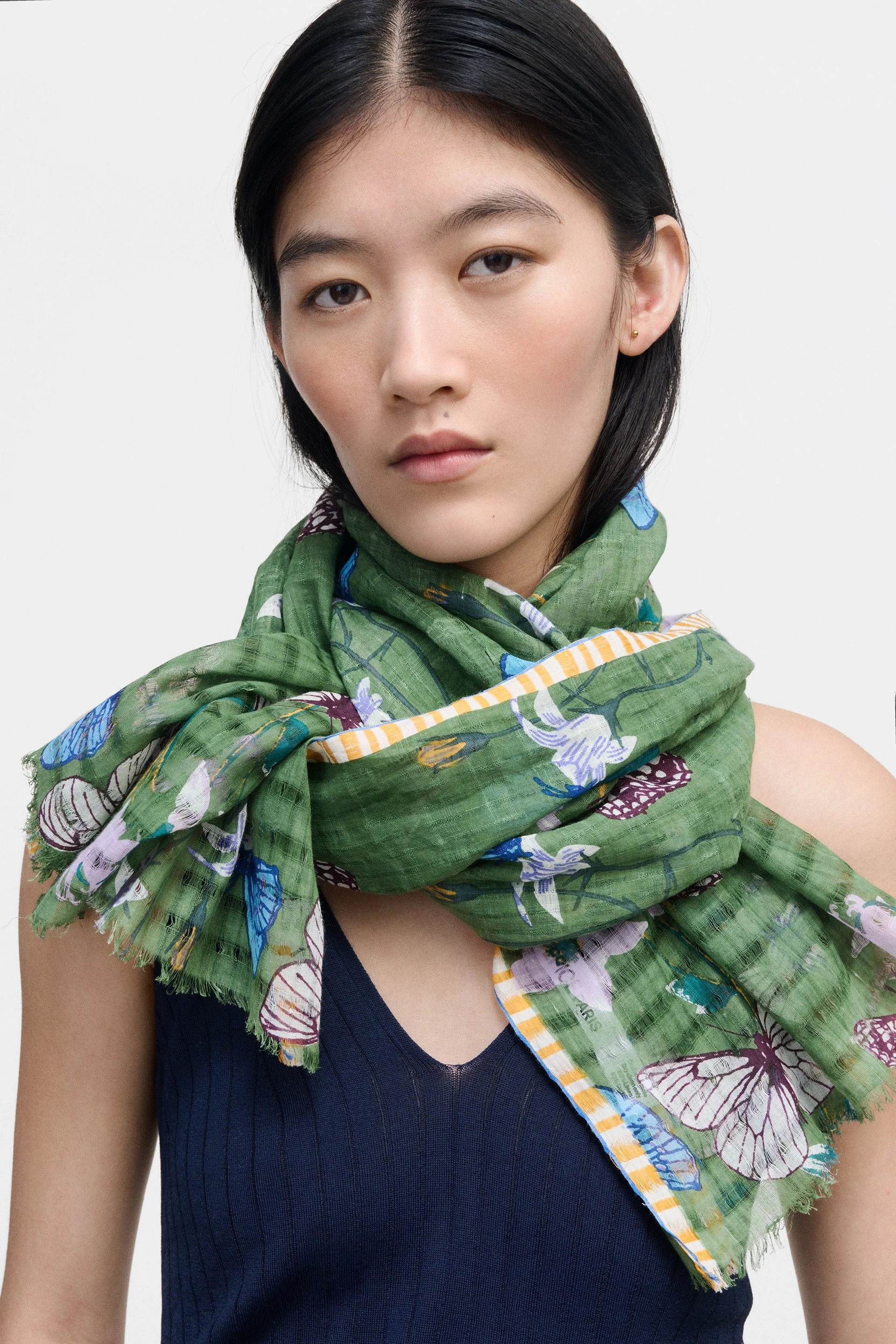 Epice_scarf-butterflies-flowers-pine-ps-2682D-1-manon-bis.jpg