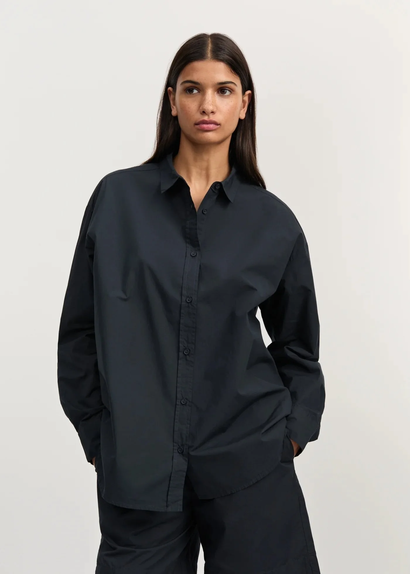Aiayu-Shirt_Black-Navy_Manon-Bis.jpg .jpg