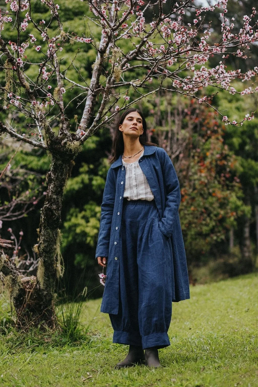 montaigne-desi-linen-pants-in-indigo-manon-bis.jpg .jpg