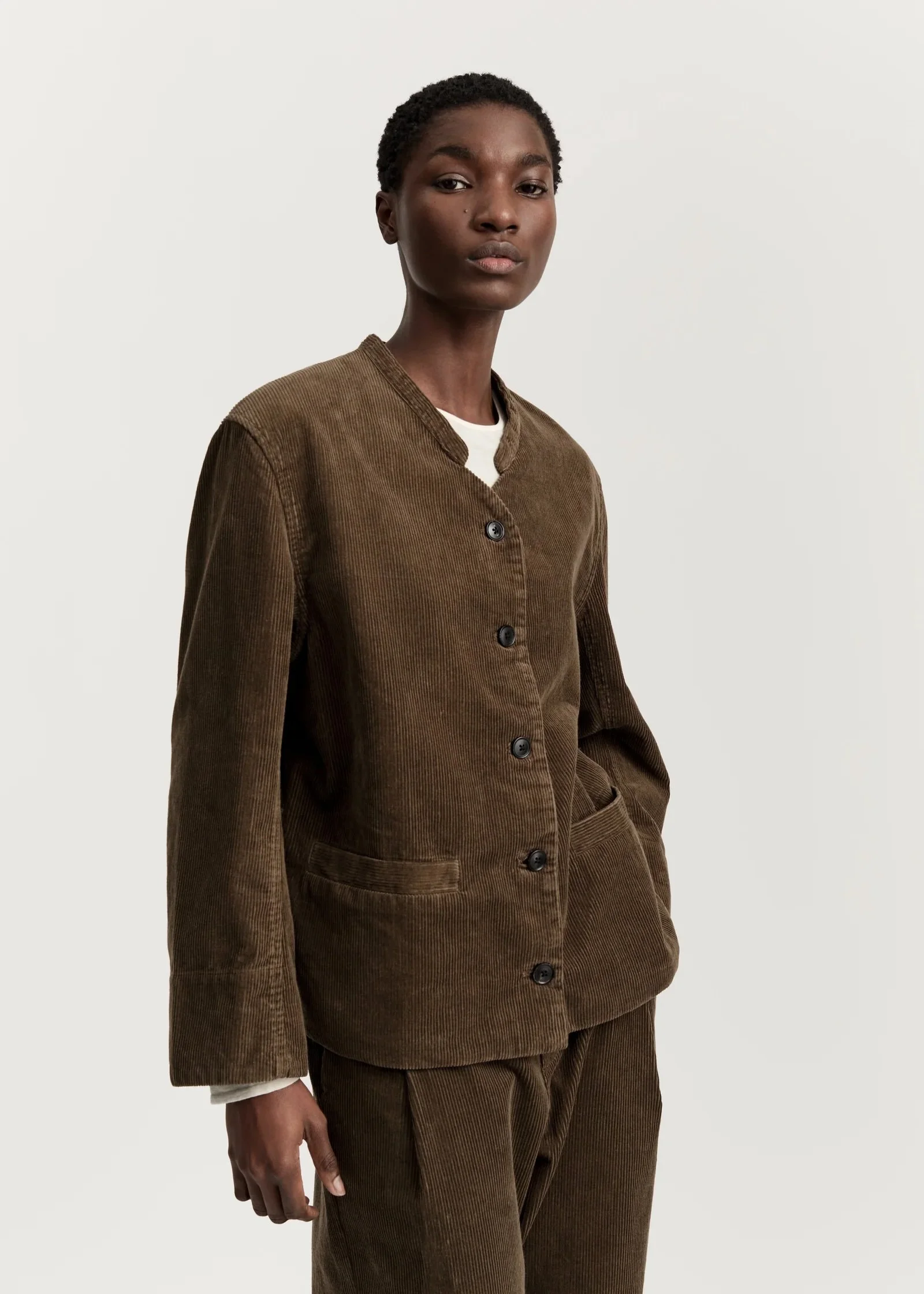 Aiayu-Angela-Jacket-Corduroy_Bark_manon-bis-4D.jpg