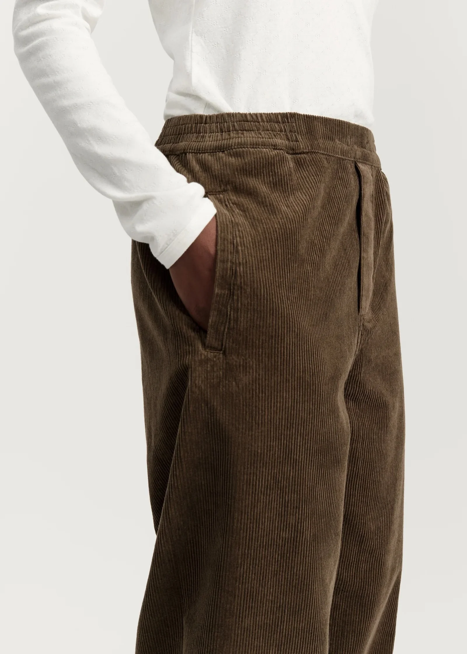 Aiayu-CocoPantCorduroy_Bark_6-manon-bis.jpg .jpg