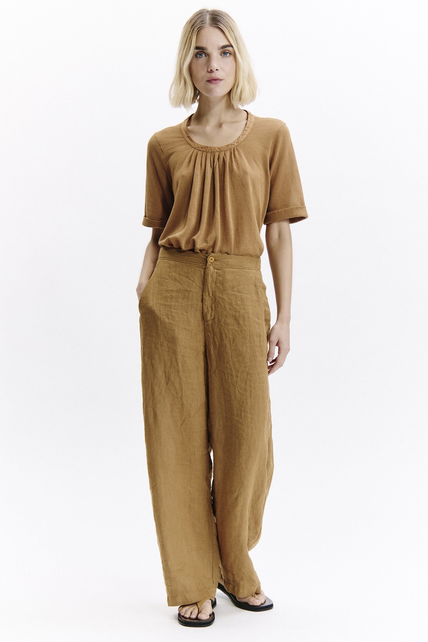 Transit-linen-pant-rust-CFDTRAB113-03_01_manon-bis-T.jpg