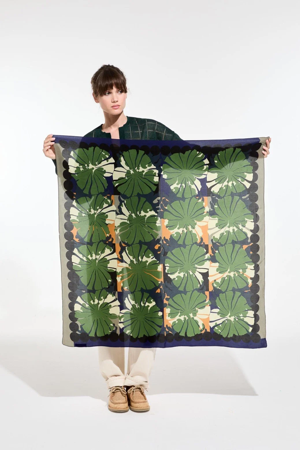 mapoesie-green-poppy-square-scarf-manon-bis.jpg