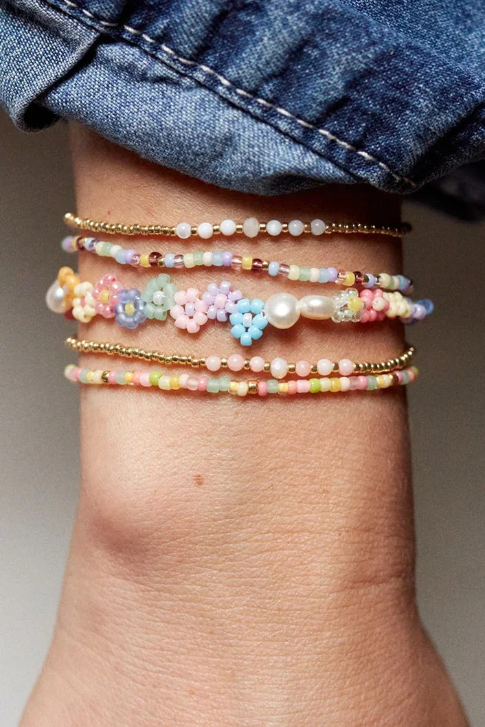 anni-lu_bead-and-gem-pearl-blossom_tutti-meringue-limone_fleur_bracelet_WEB_1440x1440.progressive.jpg.webp