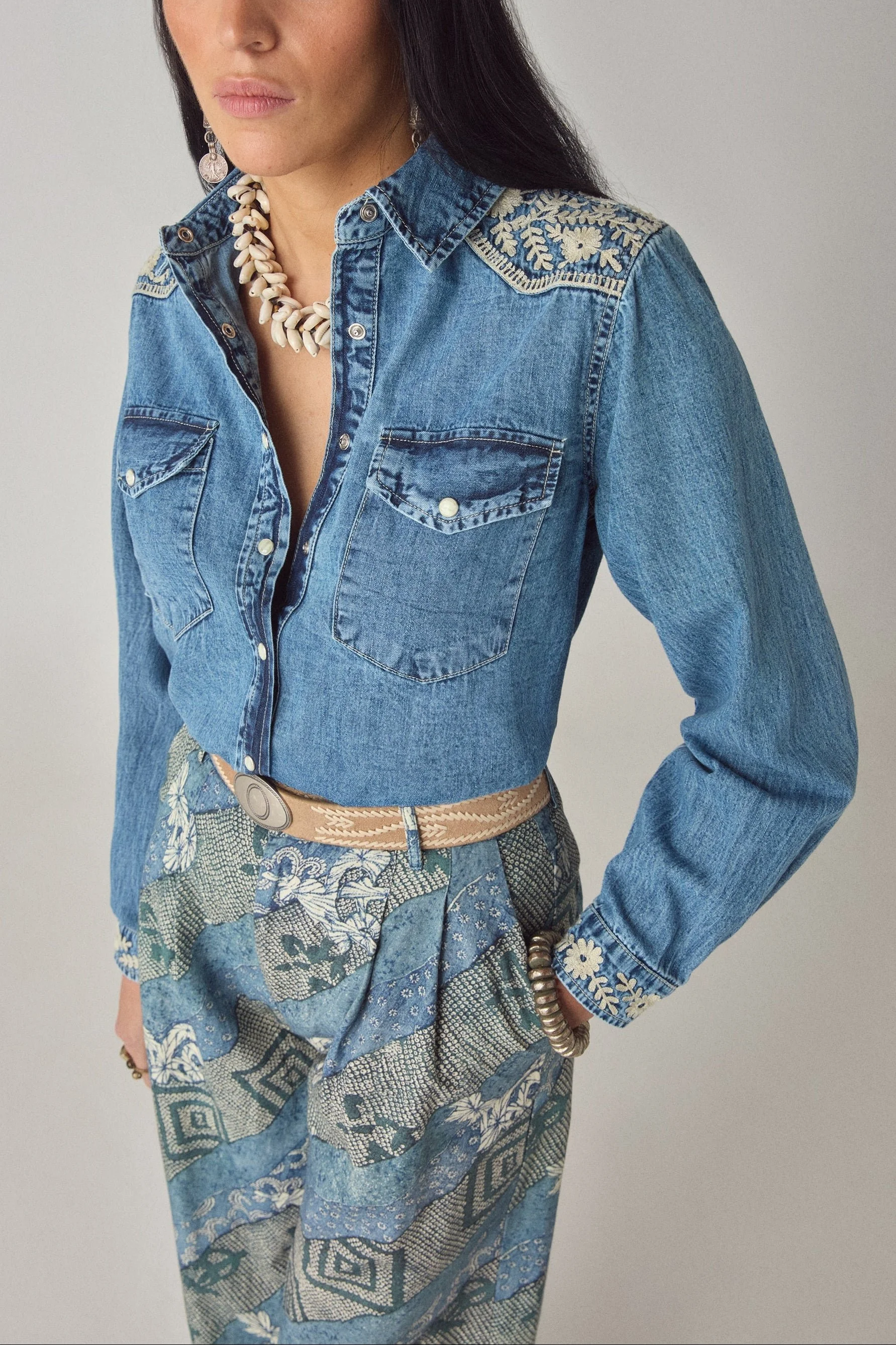 Maison-Hotel-Thelma-Shirt-arizona-blue-23-manon-bis.jpg