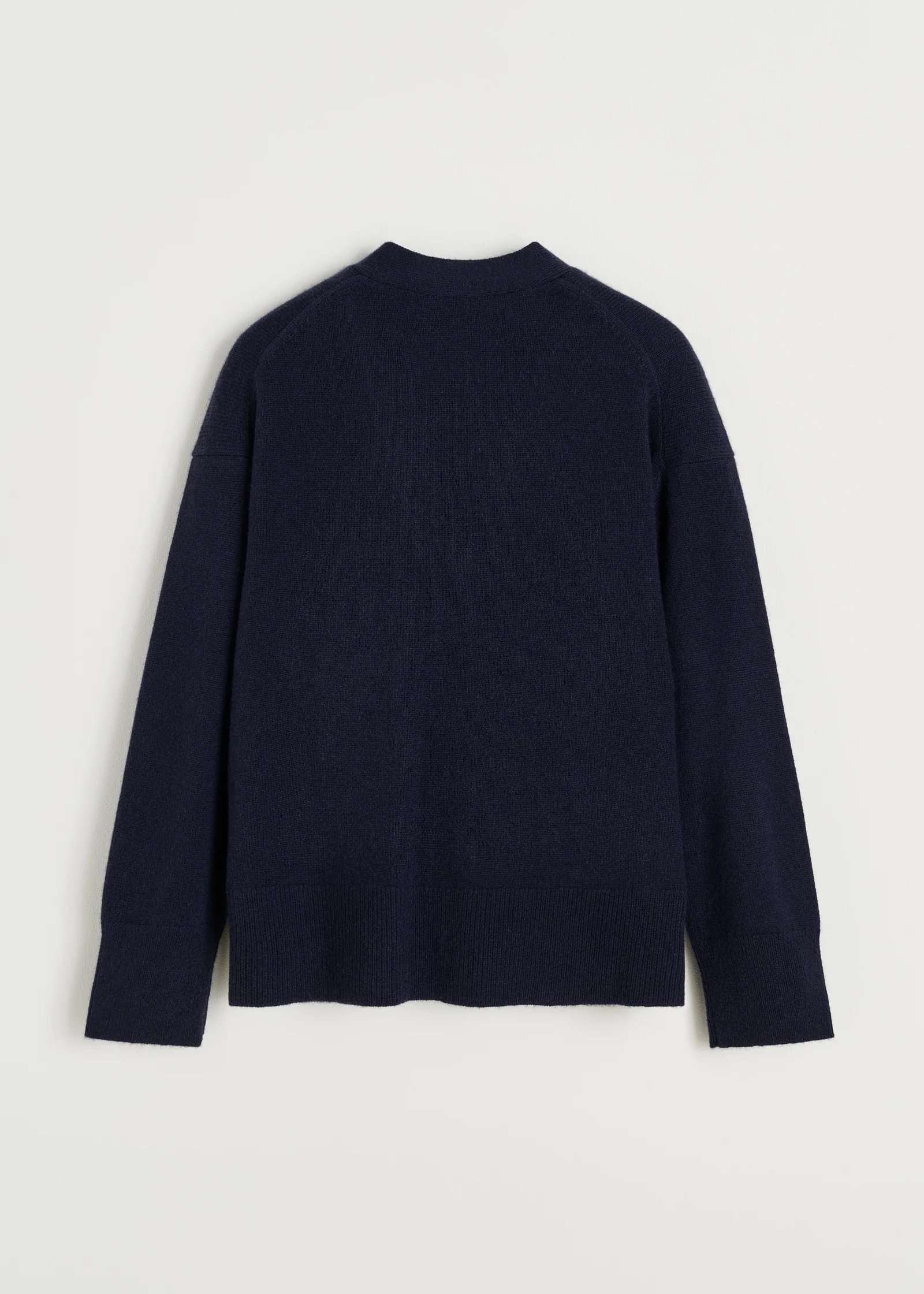 Aiayu-flora-cardigan-black-blue-1-manon-bis.jpg