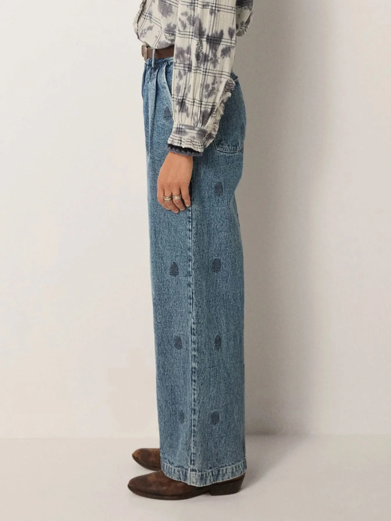 Maison-Hotel-Paco-Pant-Hamptons-Blue-1-Manon-Bis.jpg