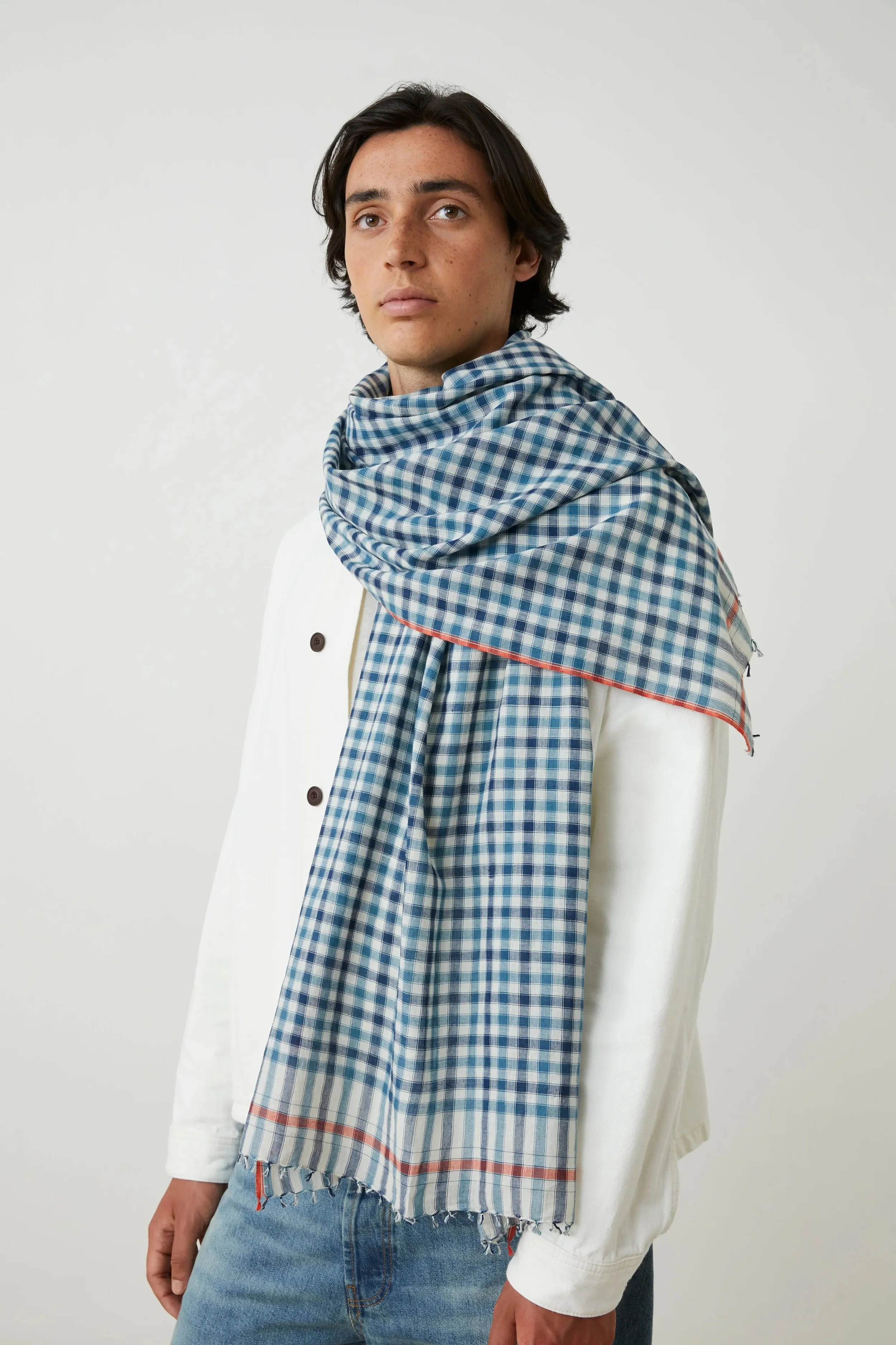 Moismont-rossignol-scarf-769-Indigo-1-manon-bis.jpg