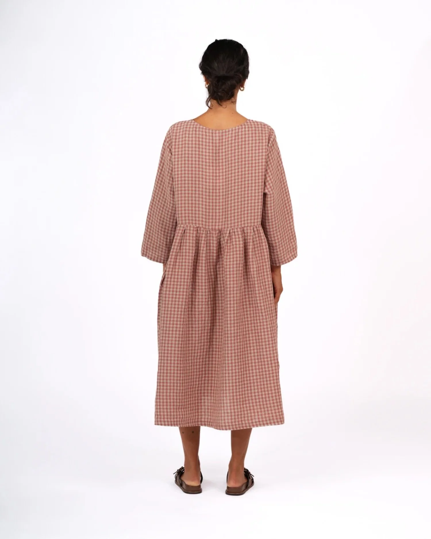 montaigne-journee-french-linen-dress-in-antique-rose-gingham9-manon-bis.jpg