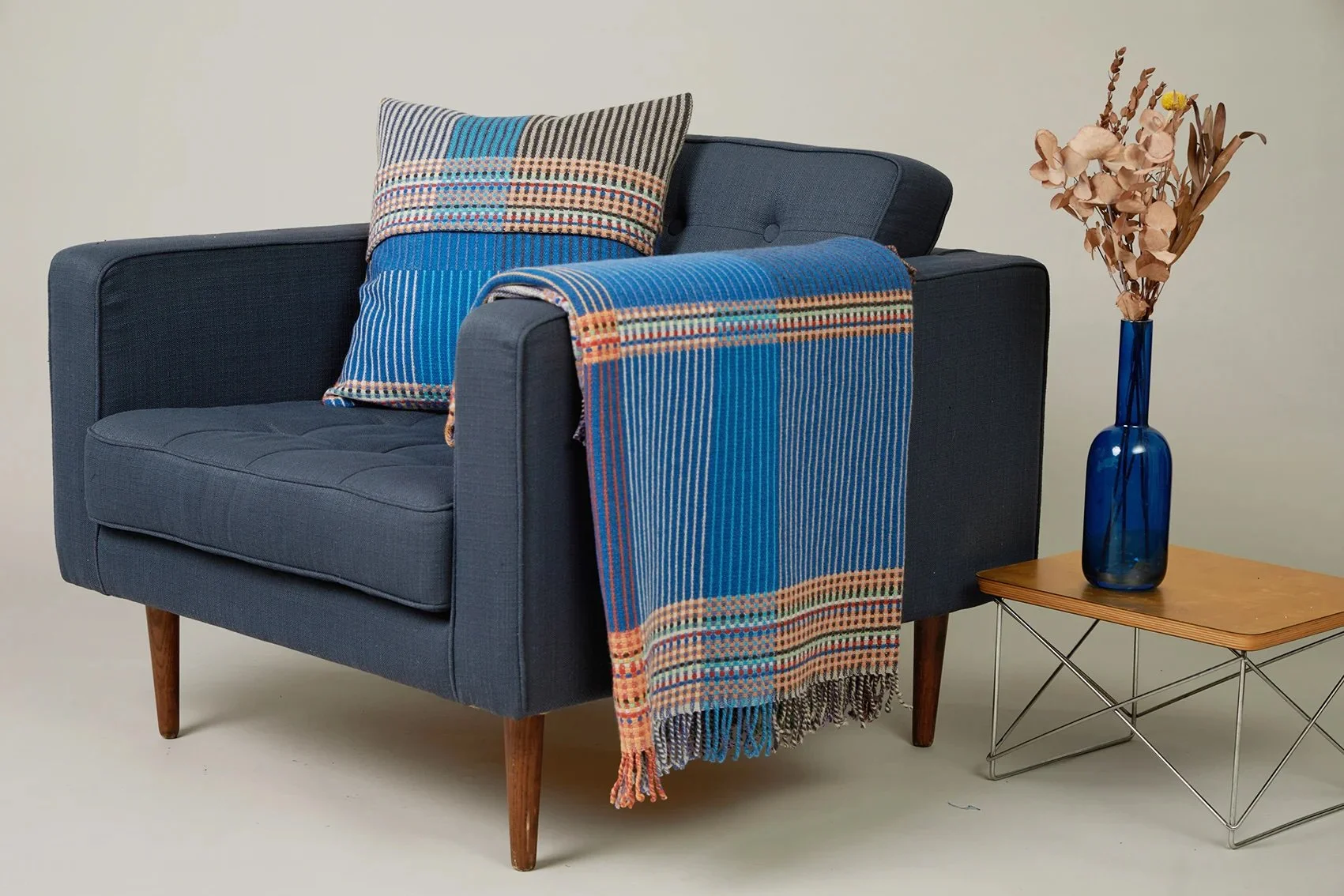 Wallace-Sewell-Throw_Lambswool-Pinstripe_Anning_87-manon-bis.jpg