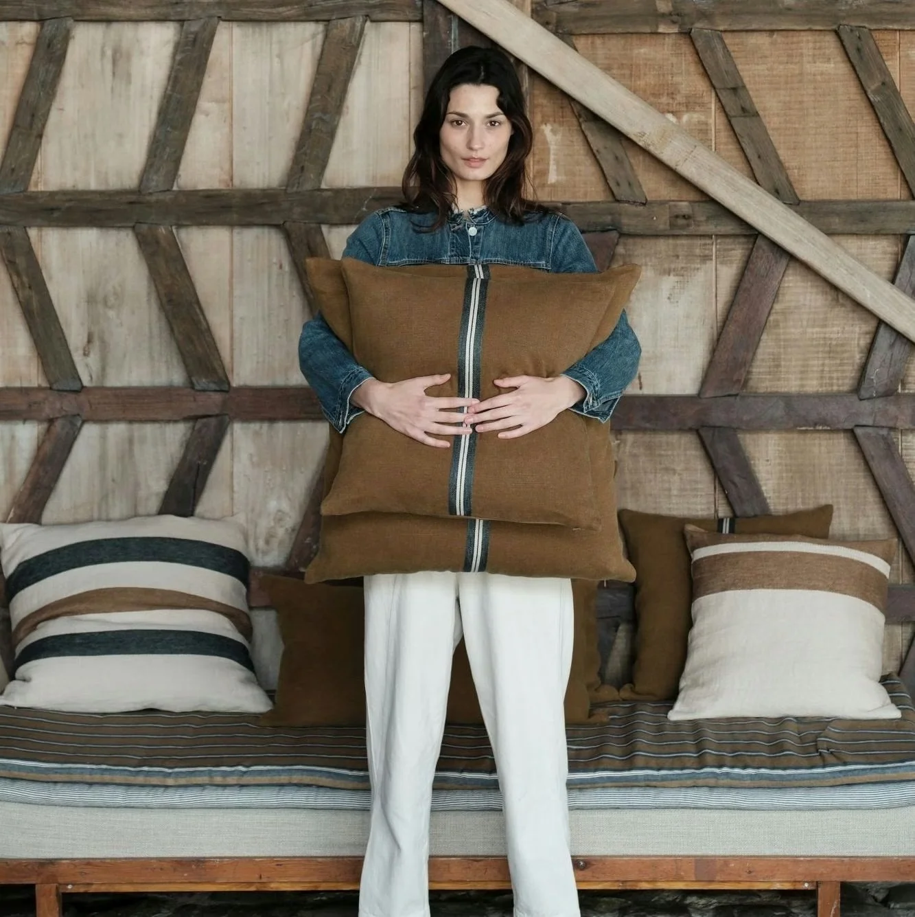 libeco-miles-pillow_cushion-63x63-oak-manon-bis-96_1.jpg .jpg