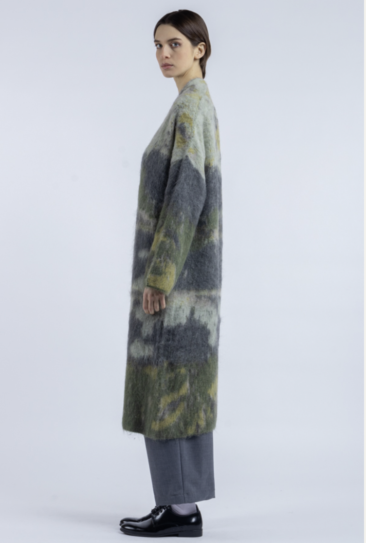 phisique-du-role-peeling-wall-long-jacket-lichen-2-manon-bis.jpg.png