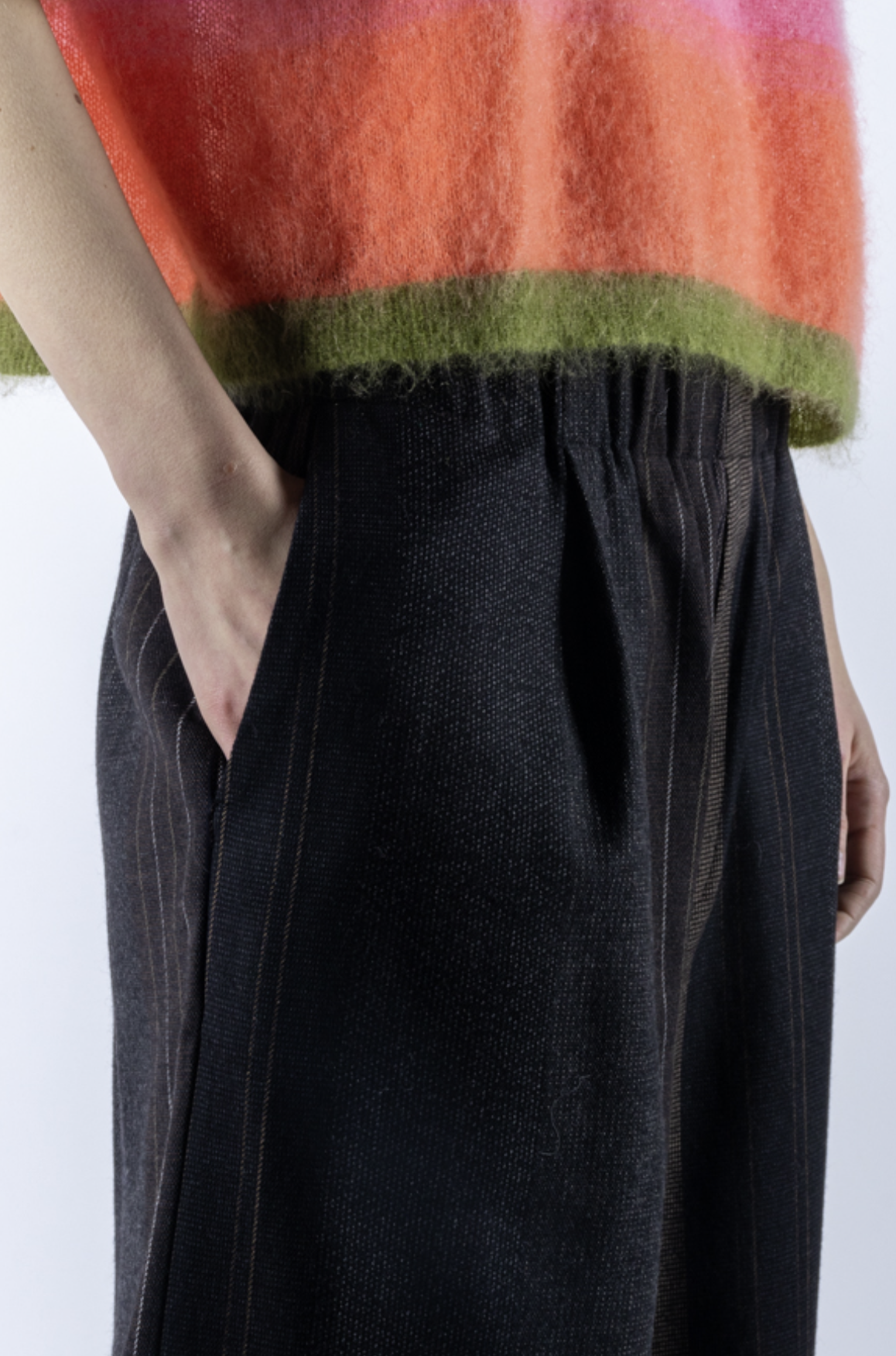 Phisique-du-role-25W063-roma-pants-virgin-wool-viscose5-manon-bis.jpg.png