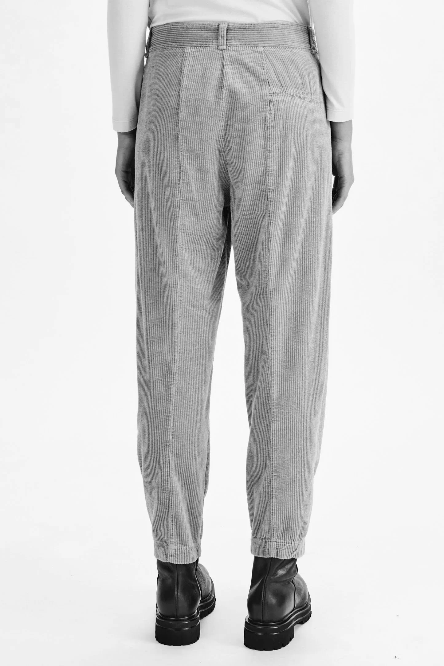 Transit-Cord-Signature-Pant-Grey-2-CFDTRBQ265-21_01_manon-bis.jpg