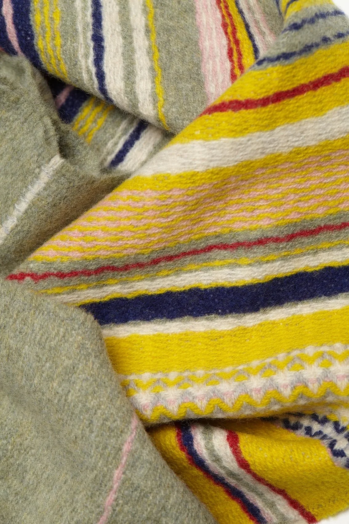 Wallace-Sewell-lavanda-scarf-goldcrest-4-manon-bis.jpg