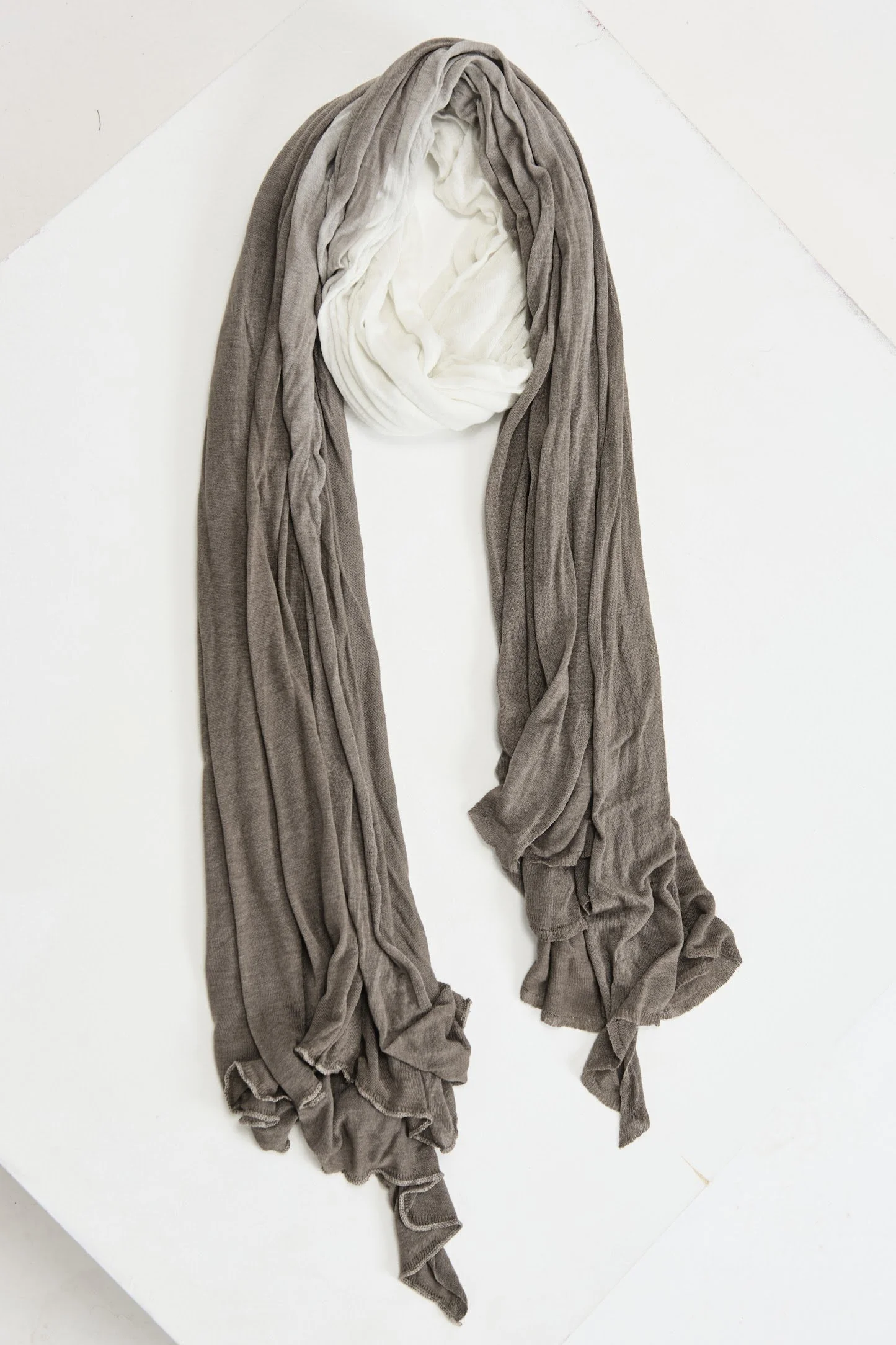 Transit-Dip-Dye-Scarf-Taupe-SCADTRB2000D-31_manon-bis.jpg