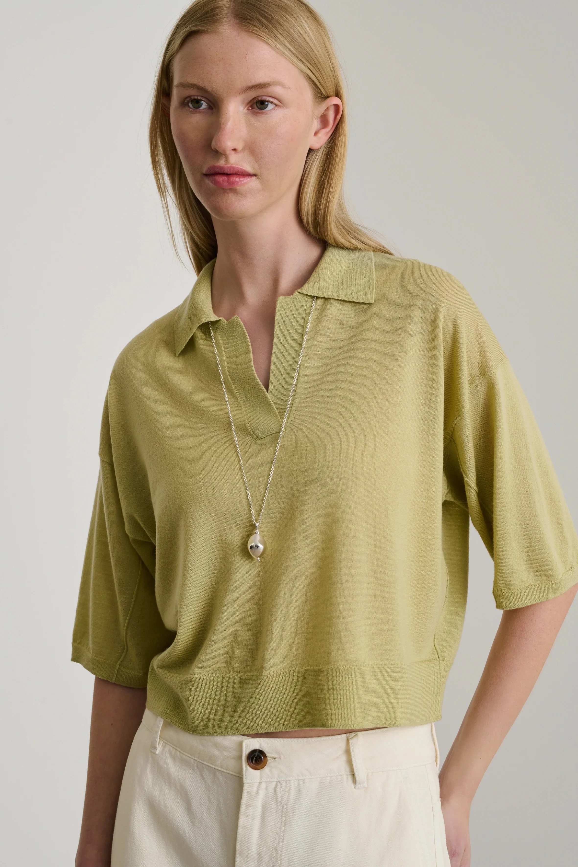 Soeur-Elton-Wool-Polo-Shirt-sage1-manon-bis.jpg