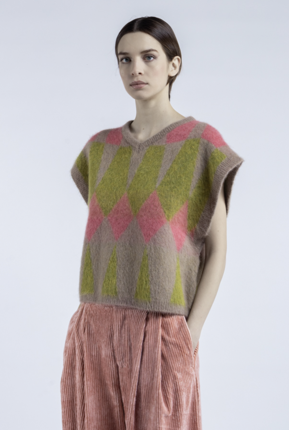 Phisique-du-role-25W326-geometric-jaquard-vest-baby-alpaca-and-wool-fine4-manon-bis.jpg.png