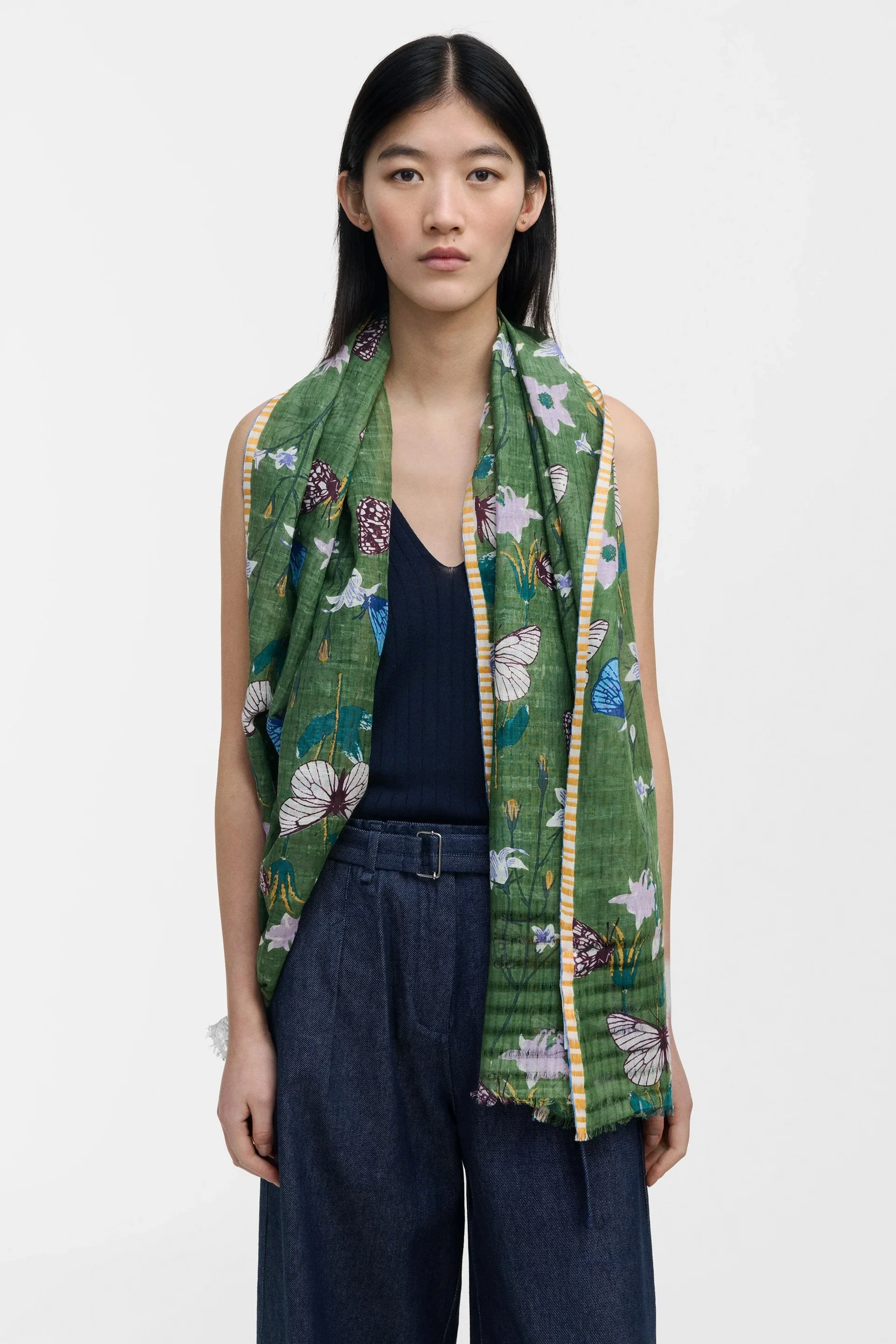 Epice_scarf-butterflies-flowers-pine-ps-2682D-3-manon-bis.jpg