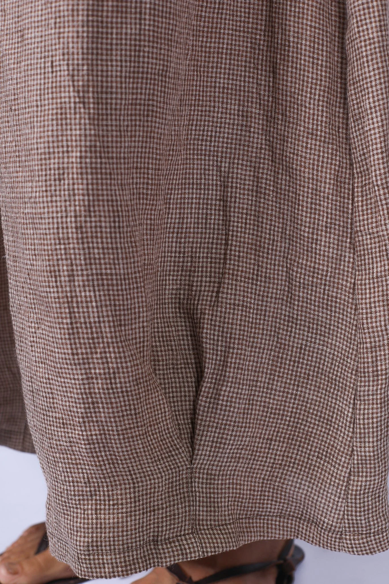 montaigne-eadie-linen-pants-in-fine-houndstooth-brown5.jpg