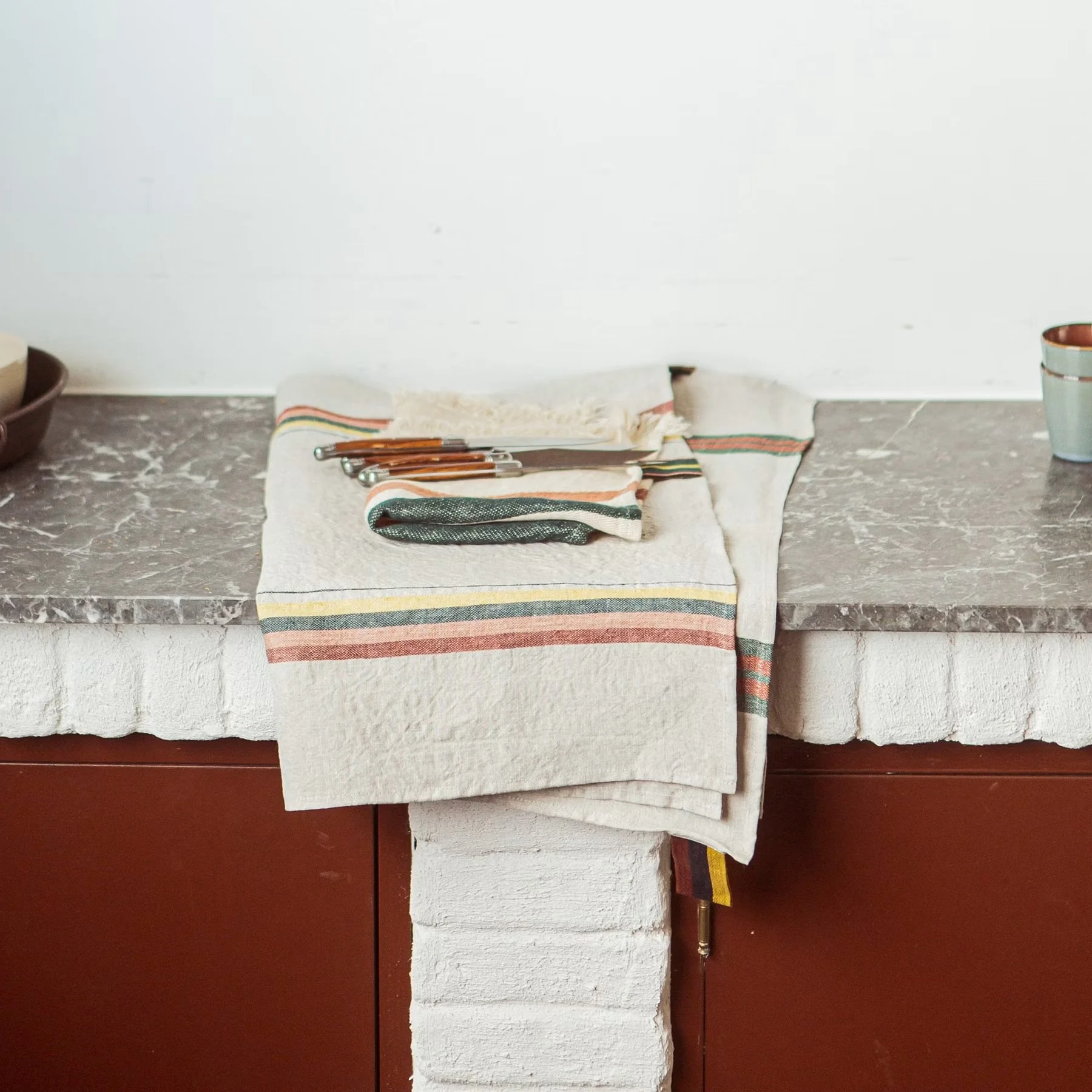 libeco-linen-dock-tea-towel-2-manon-bis.jpg