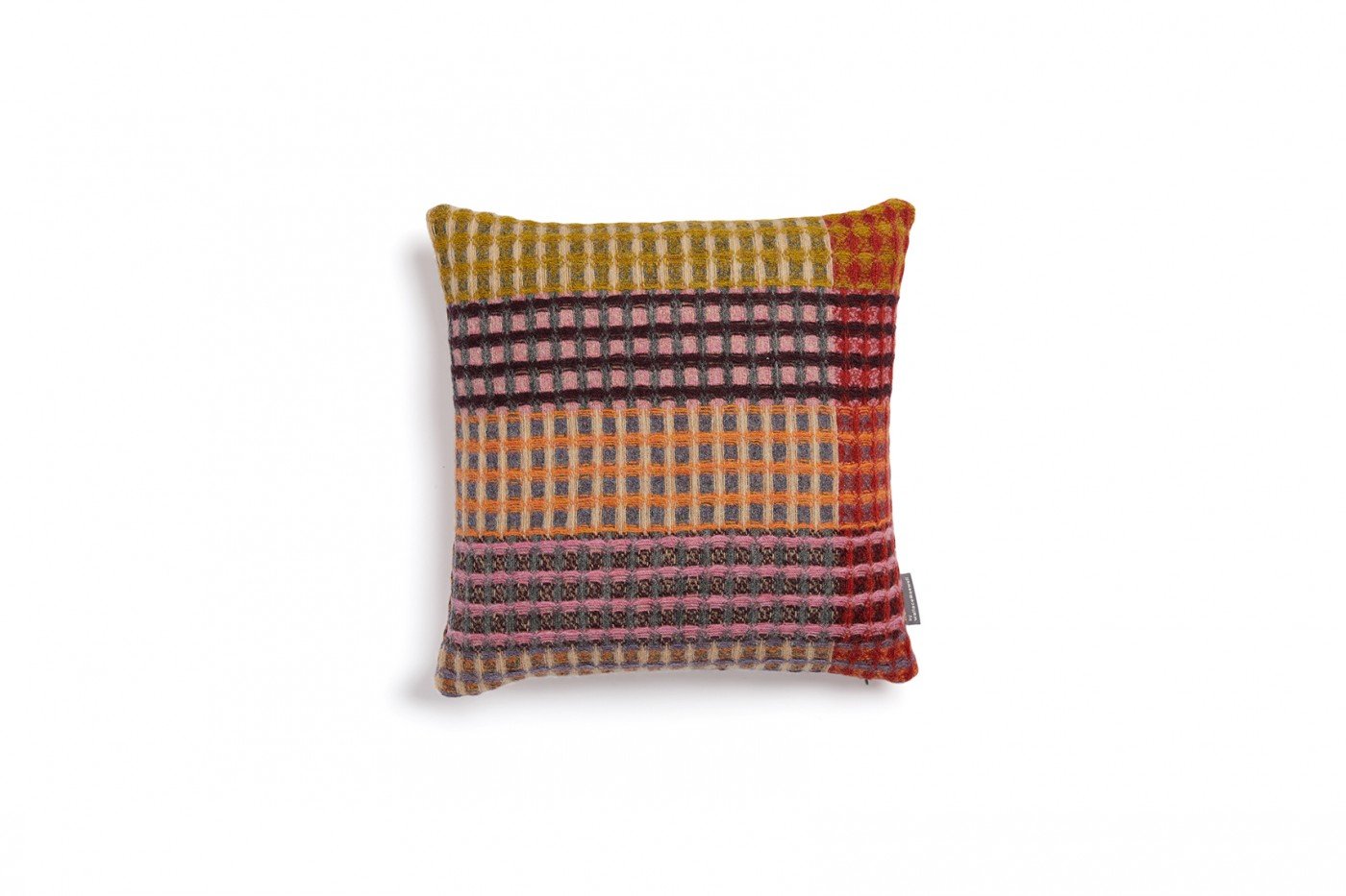 wallace-sewell-shetland-kew-cushion-manon-bis.jpg