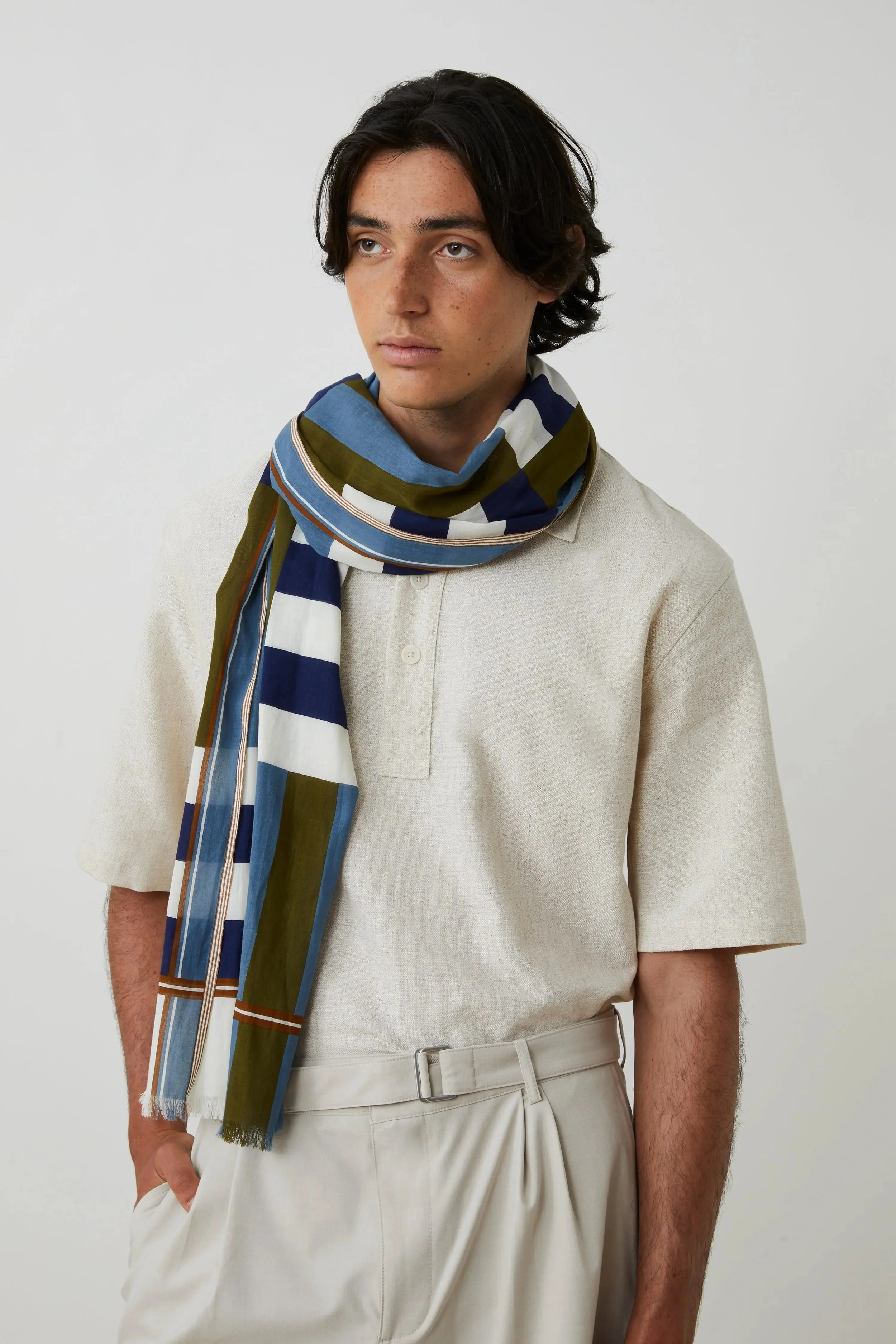 Moismont-field-scarf-771-amazon-2-manon-bis.jpg