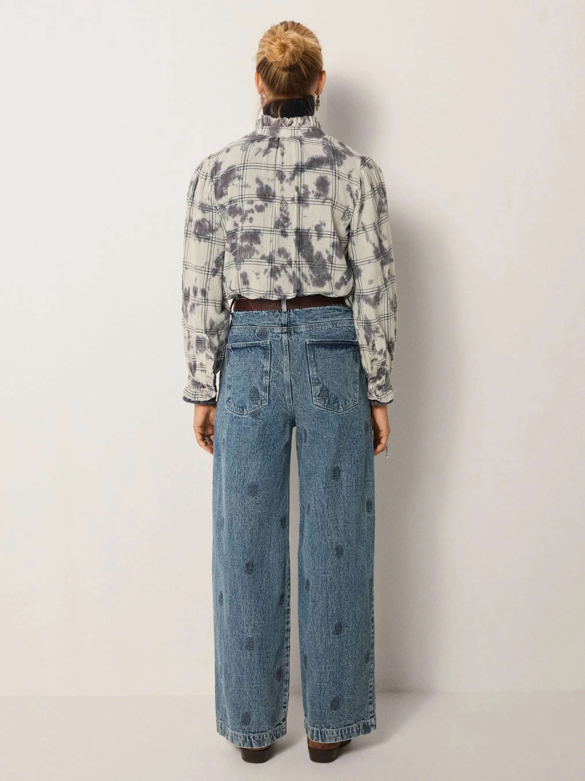 Maison-Hotel-Paco-Pant-Hamptons-Blue-3-Manon-Bis.jpg